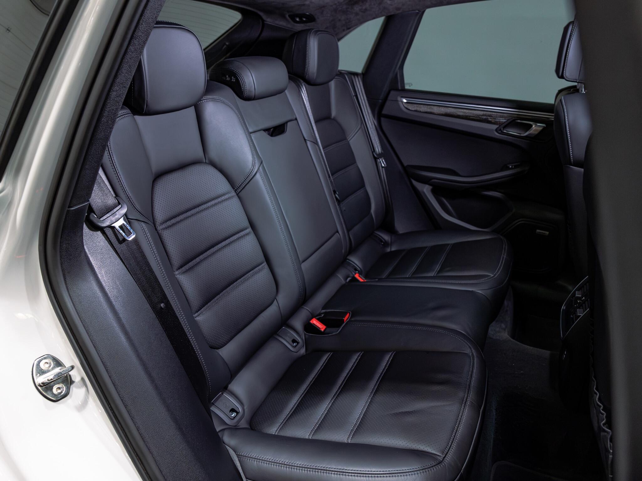 Porsche Macan view 27