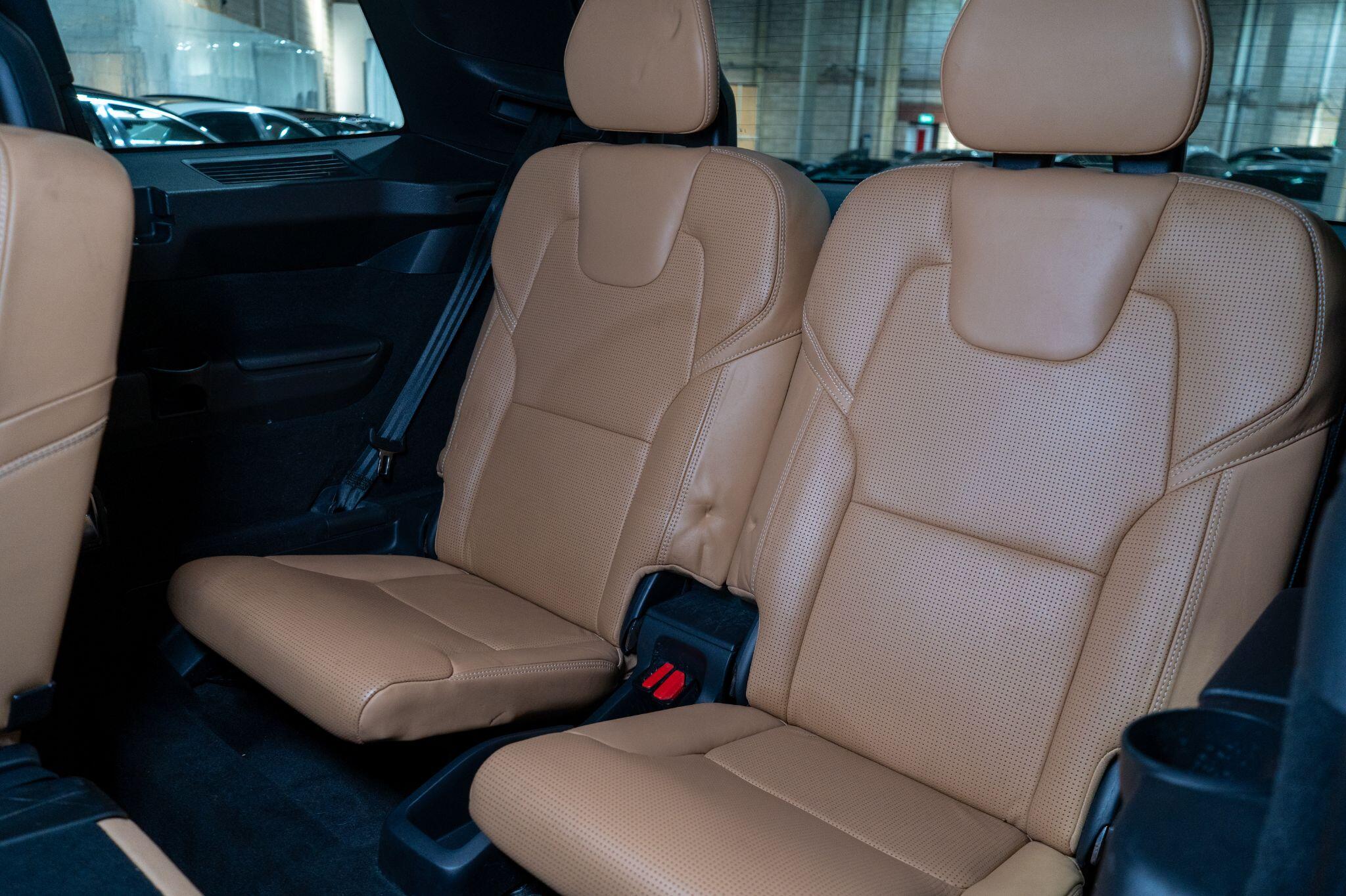 Volvo XC90 view 19