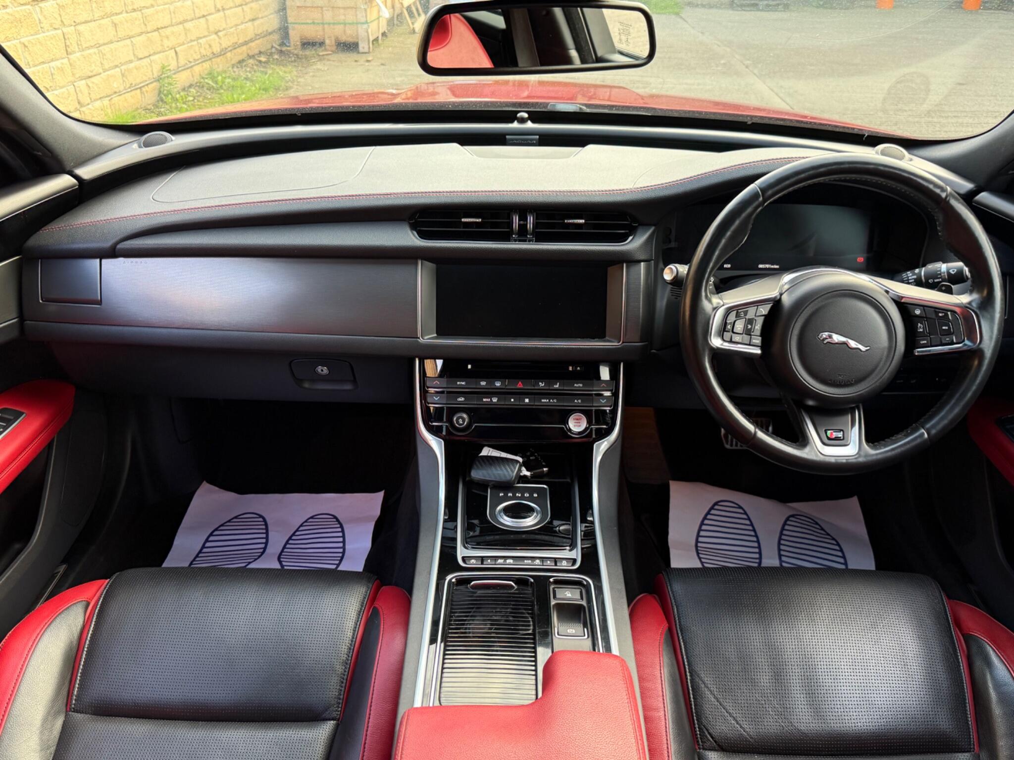 Jaguar XF view 26