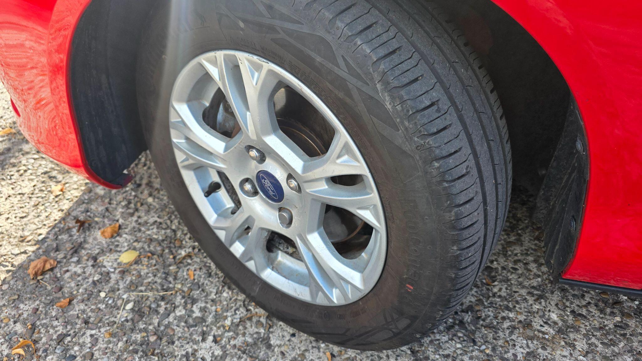 Ford B-Max view 38