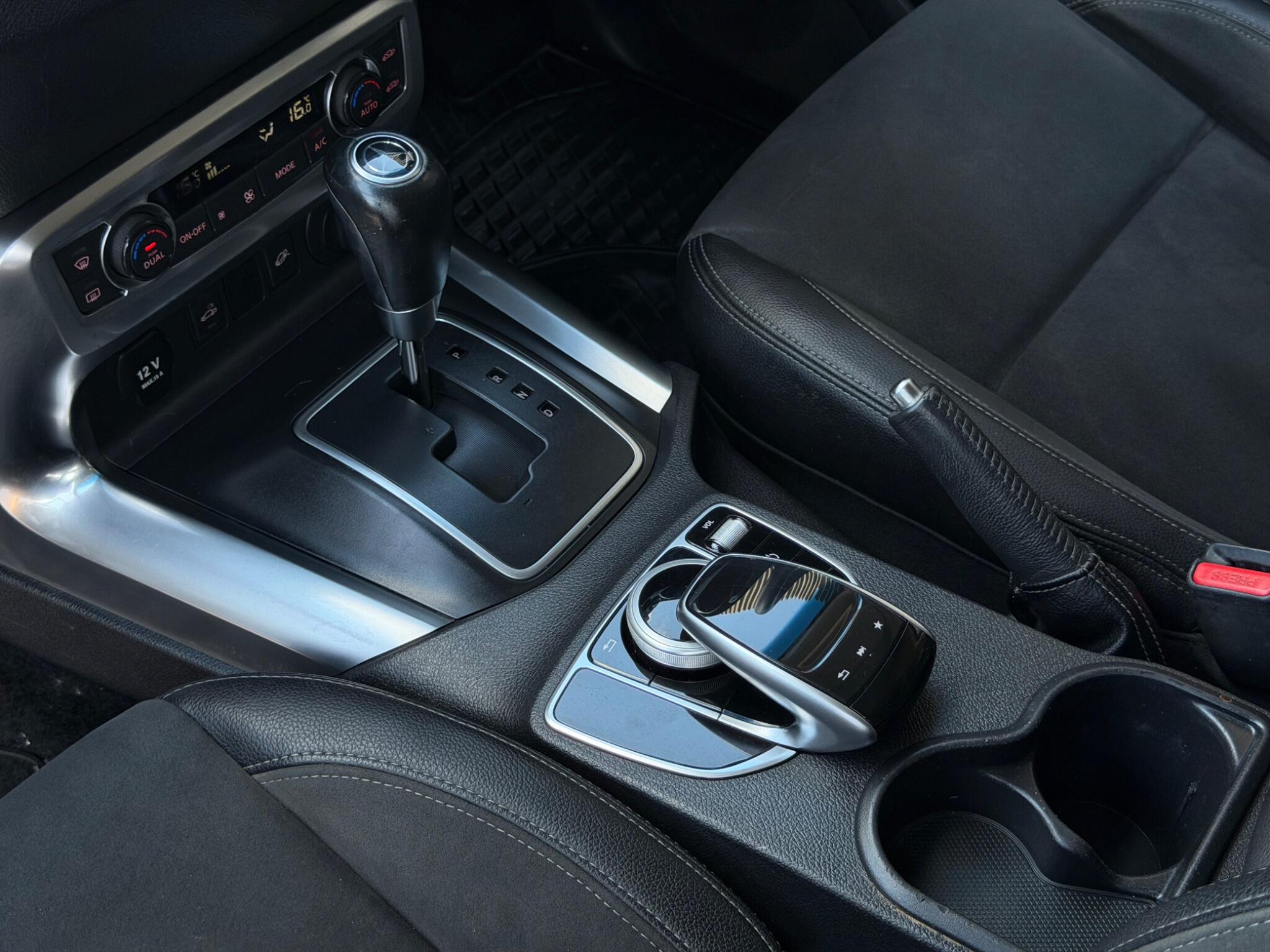 Mercedes-Benz X-Class view 33