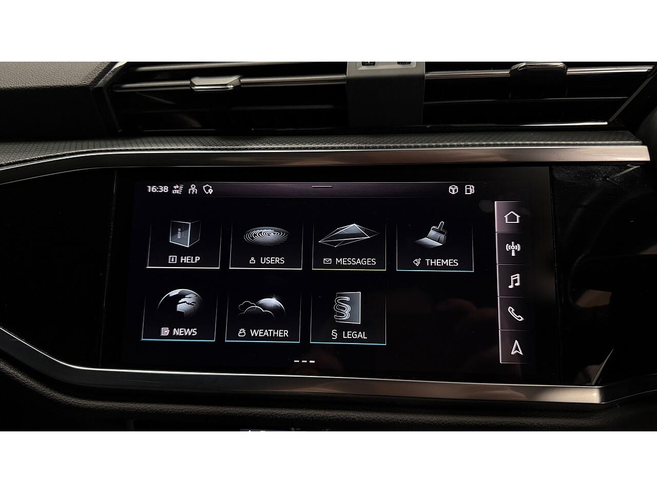 Audi Q3 view 26
