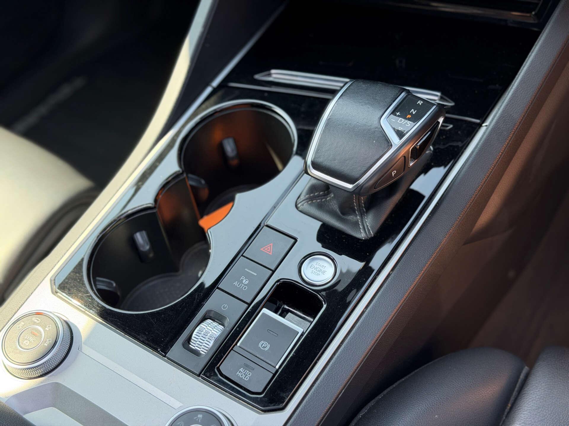 Volkswagen Touareg view 25