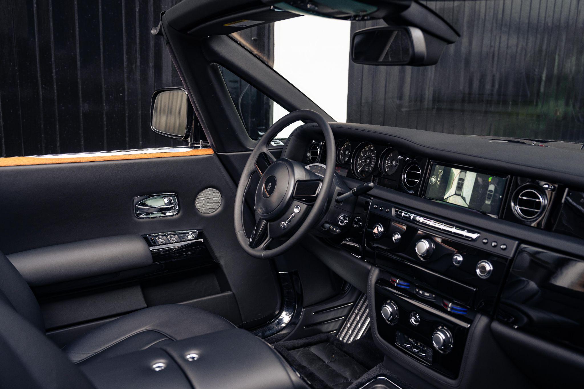 Rolls-Royce Phantom view 25