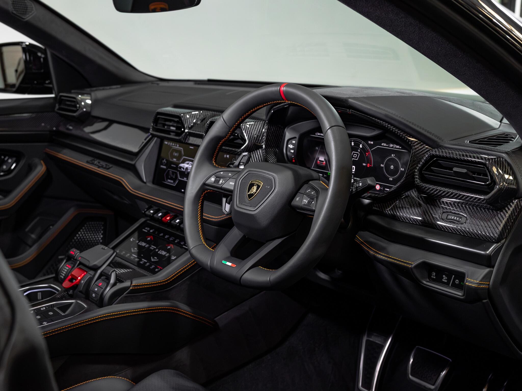 Lamborghini Urus view 14