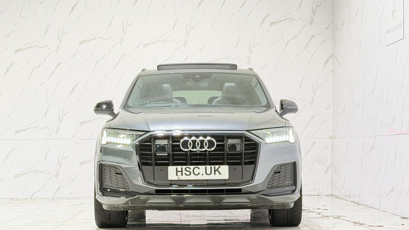 Audi Q7 view 2
