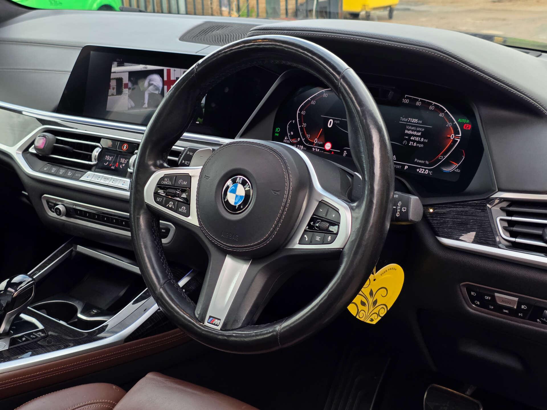 BMW X7 view 16