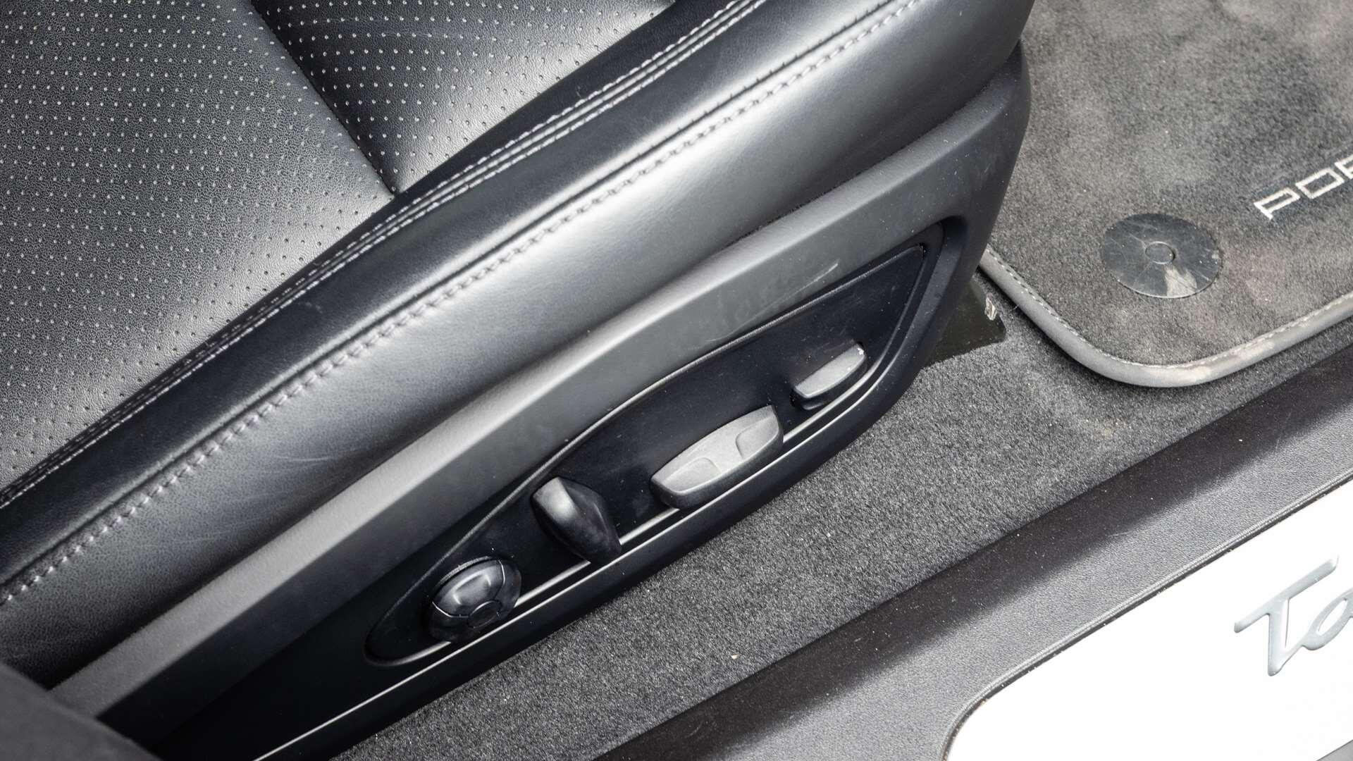 Porsche Taycan view 29