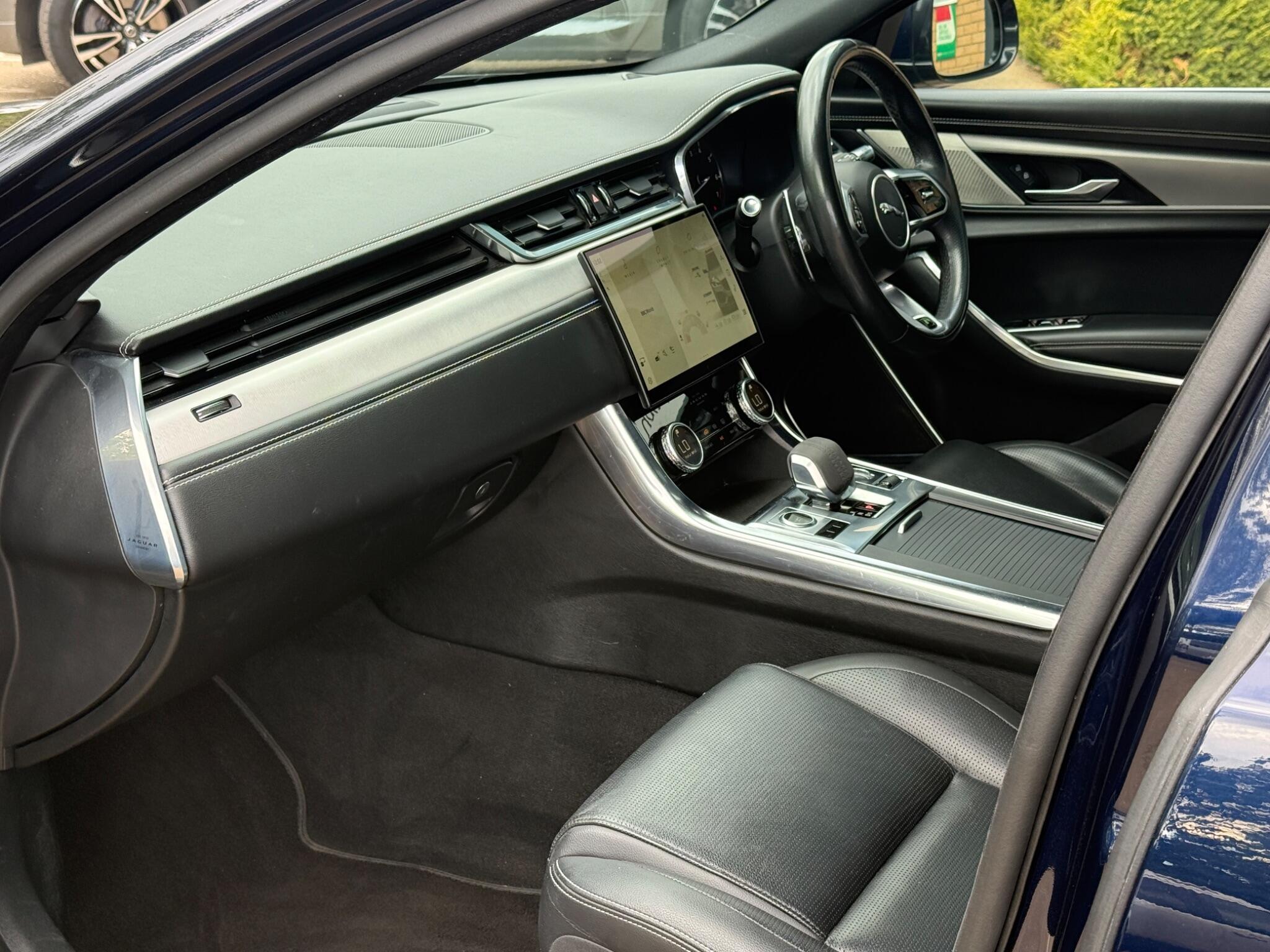 Jaguar XF view 34
