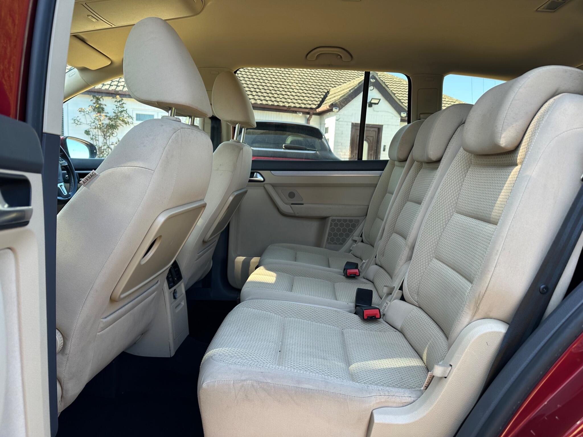 Volkswagen Touran view 10