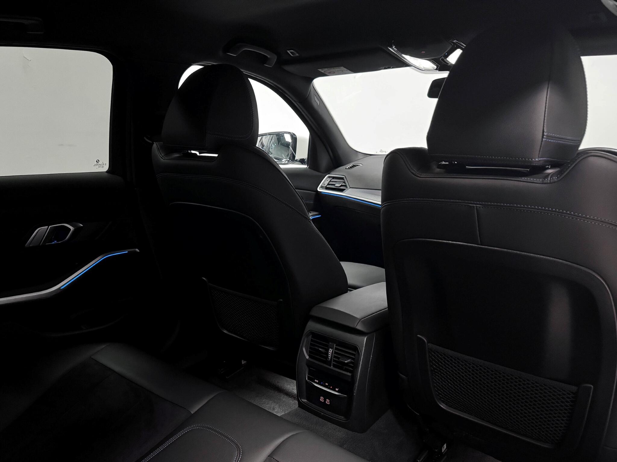 BMW 3 Series view 8