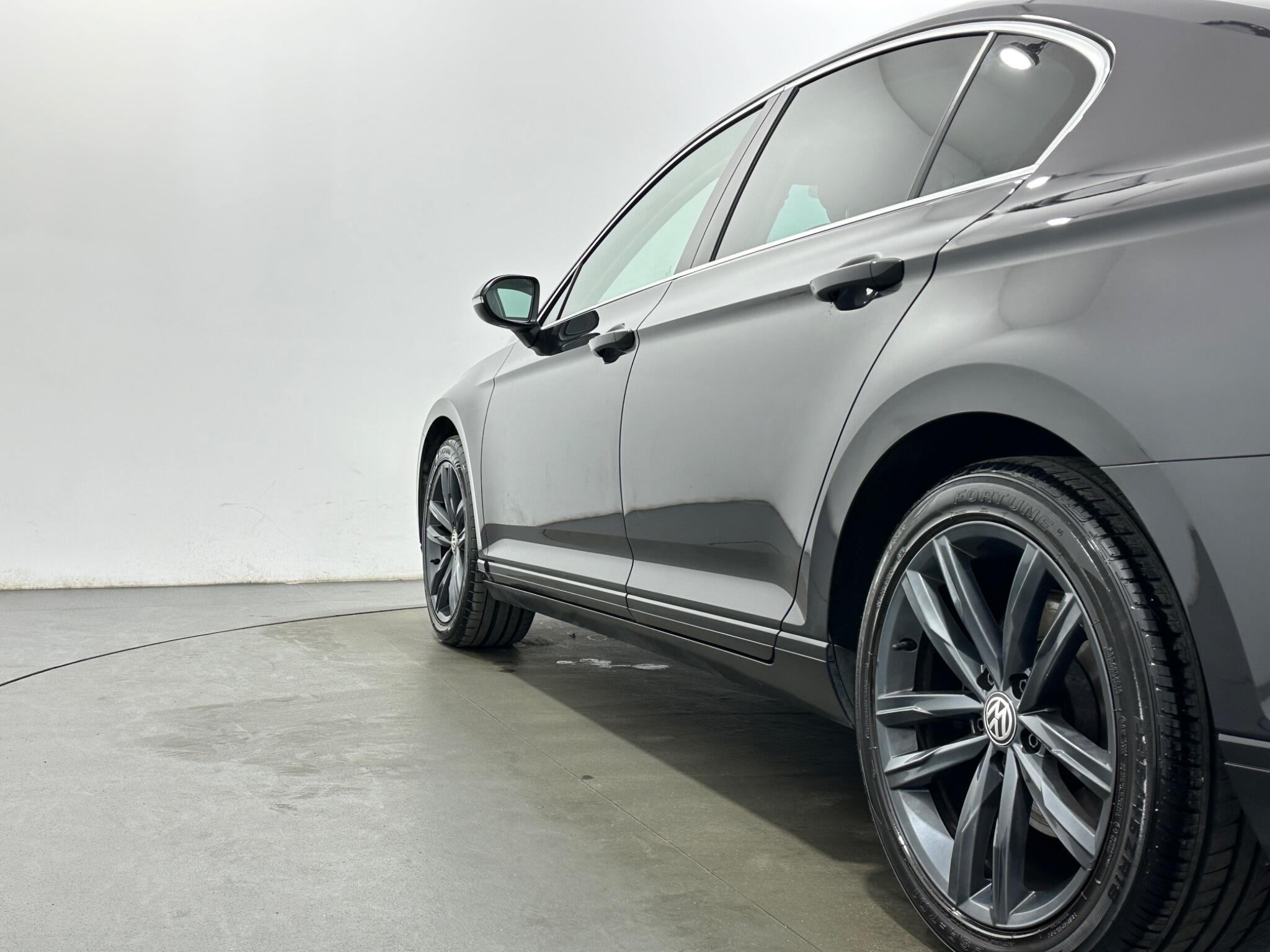 Volkswagen Passat view 49