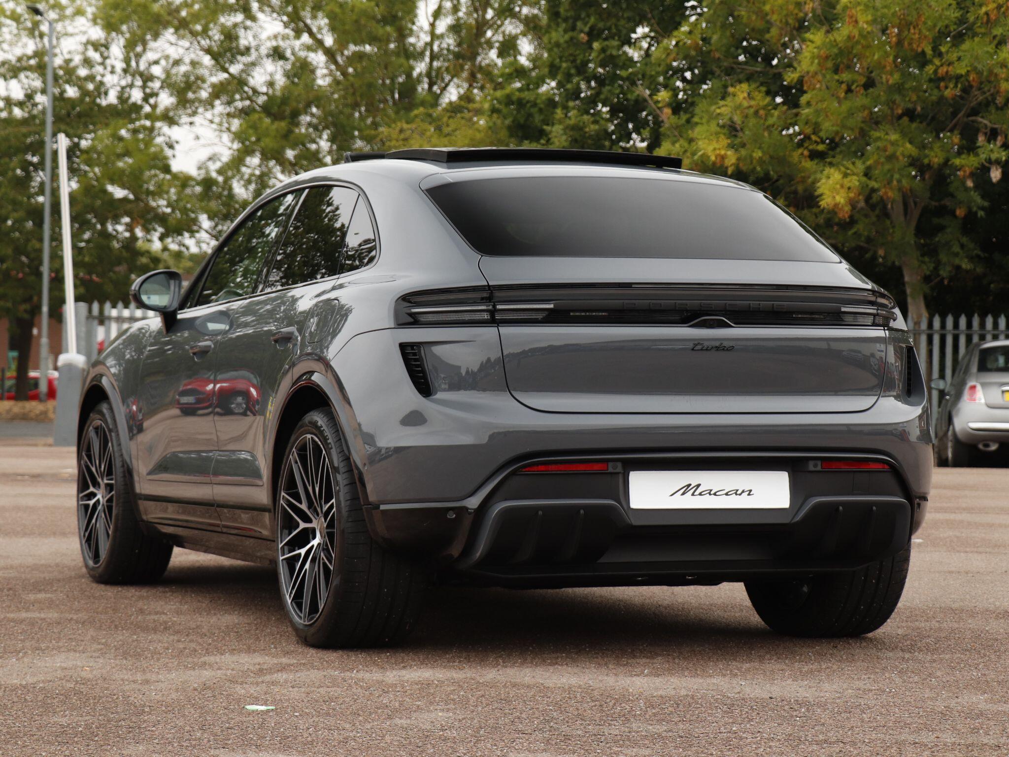 Porsche Macan view 37