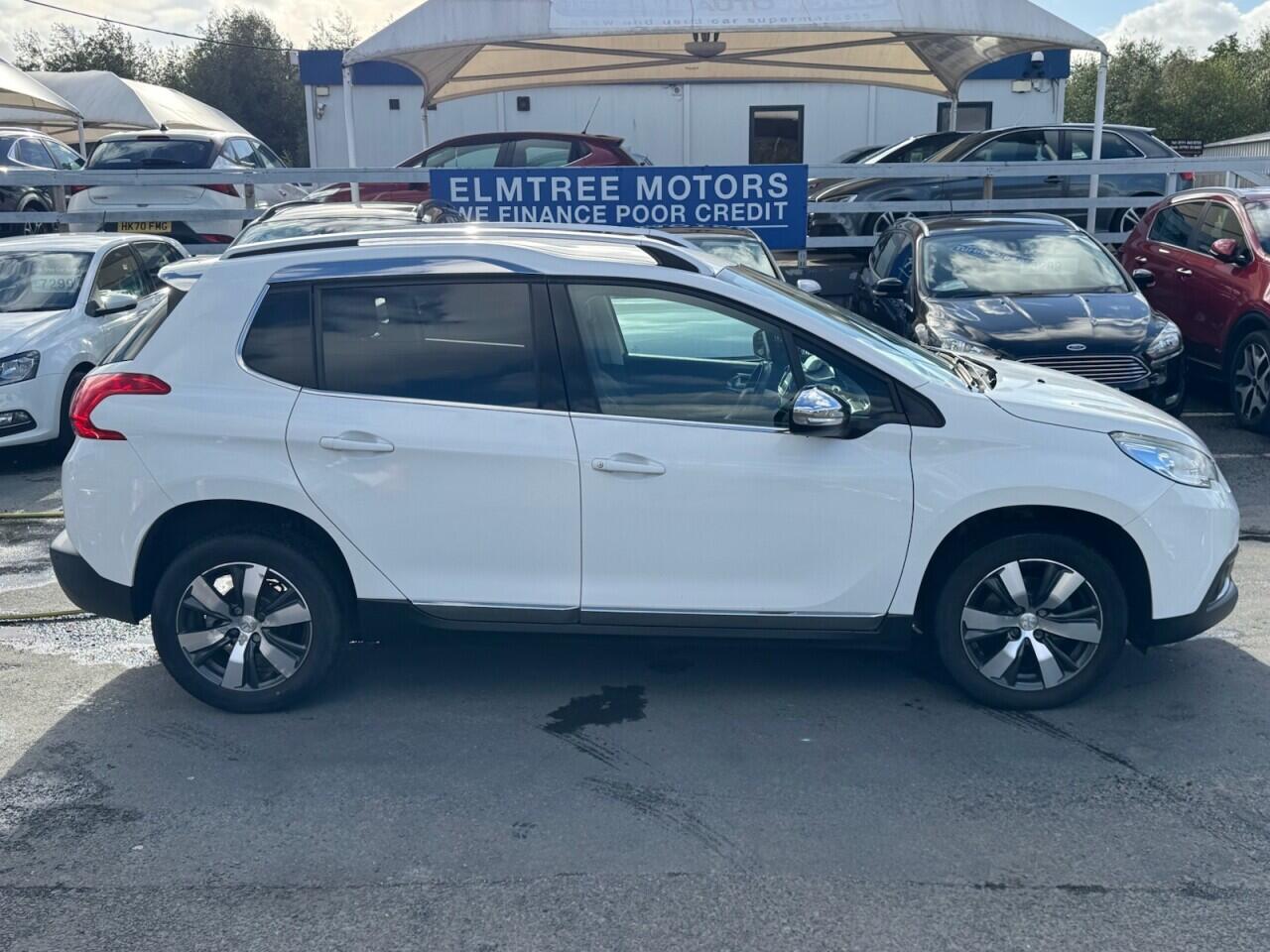 Peugeot 2008 view 5
