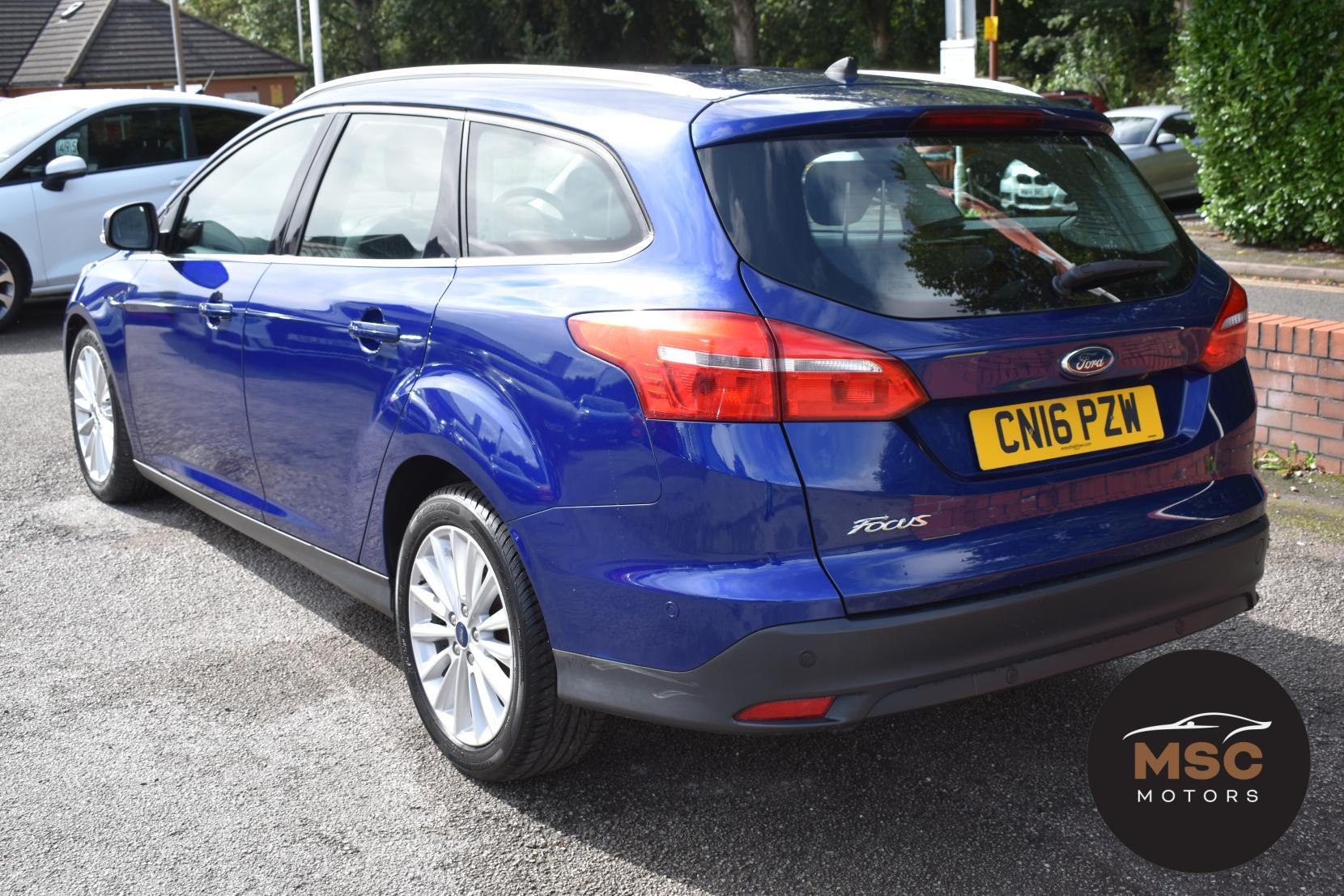 Ford Focus view 11