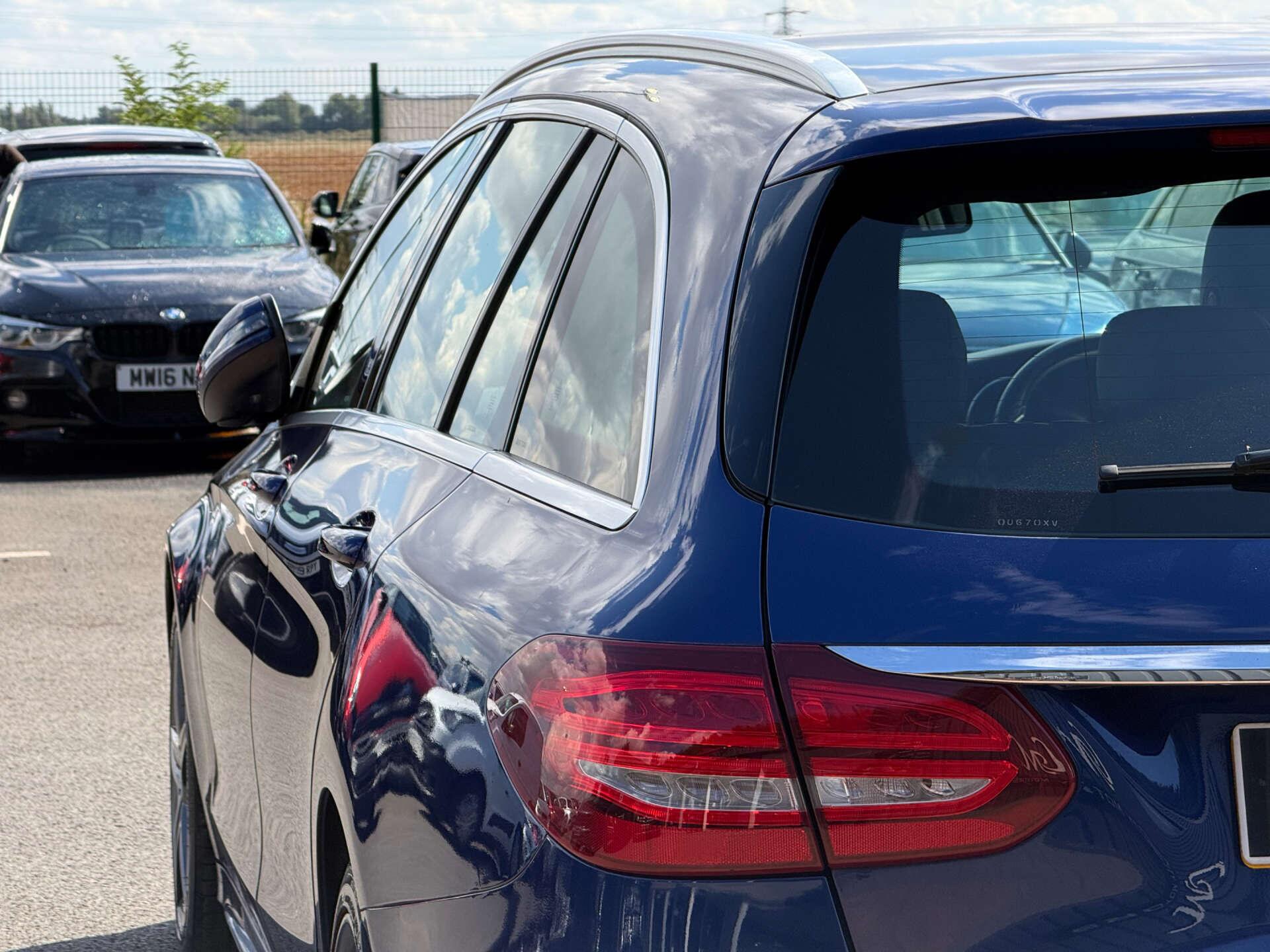 Mercedes-Benz C-Class view 21