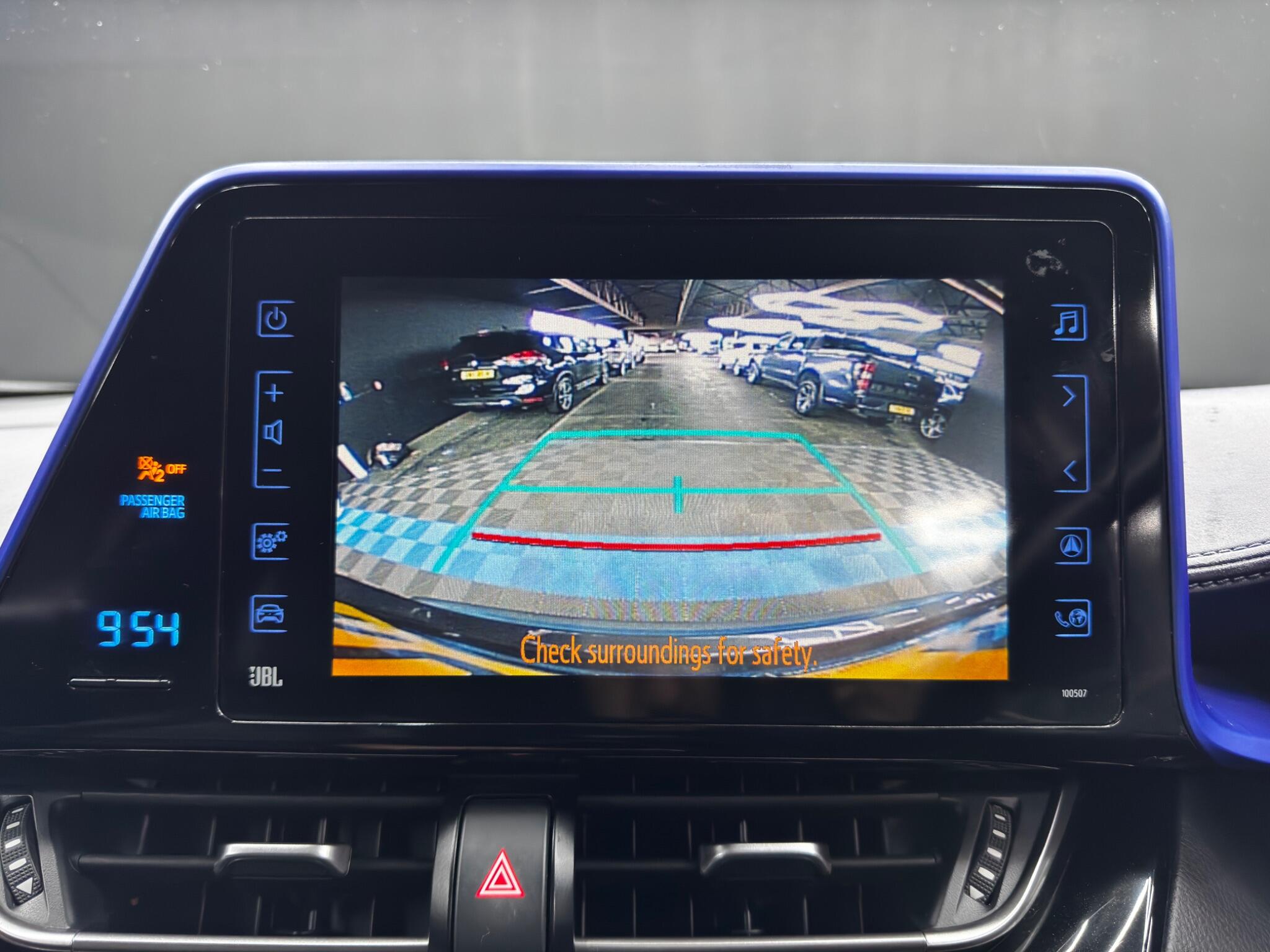 Toyota C-HR view 34