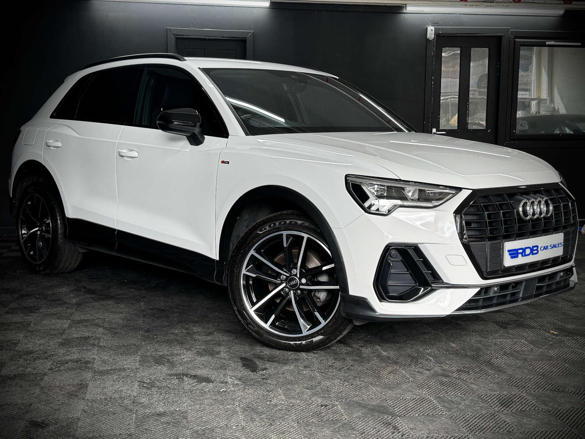 Audi Q3 view 11