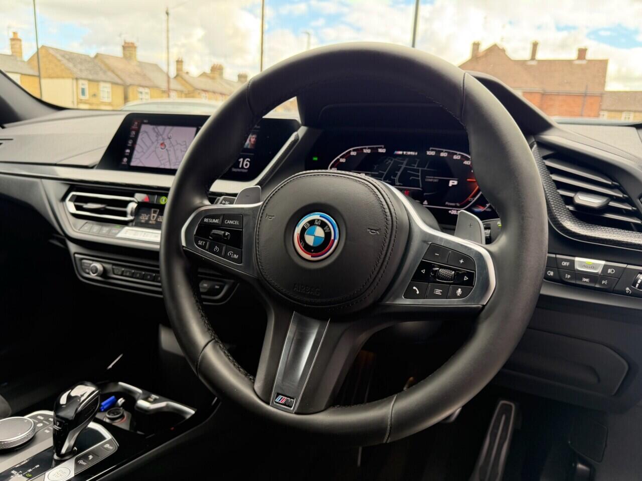 BMW 1 Series view 21