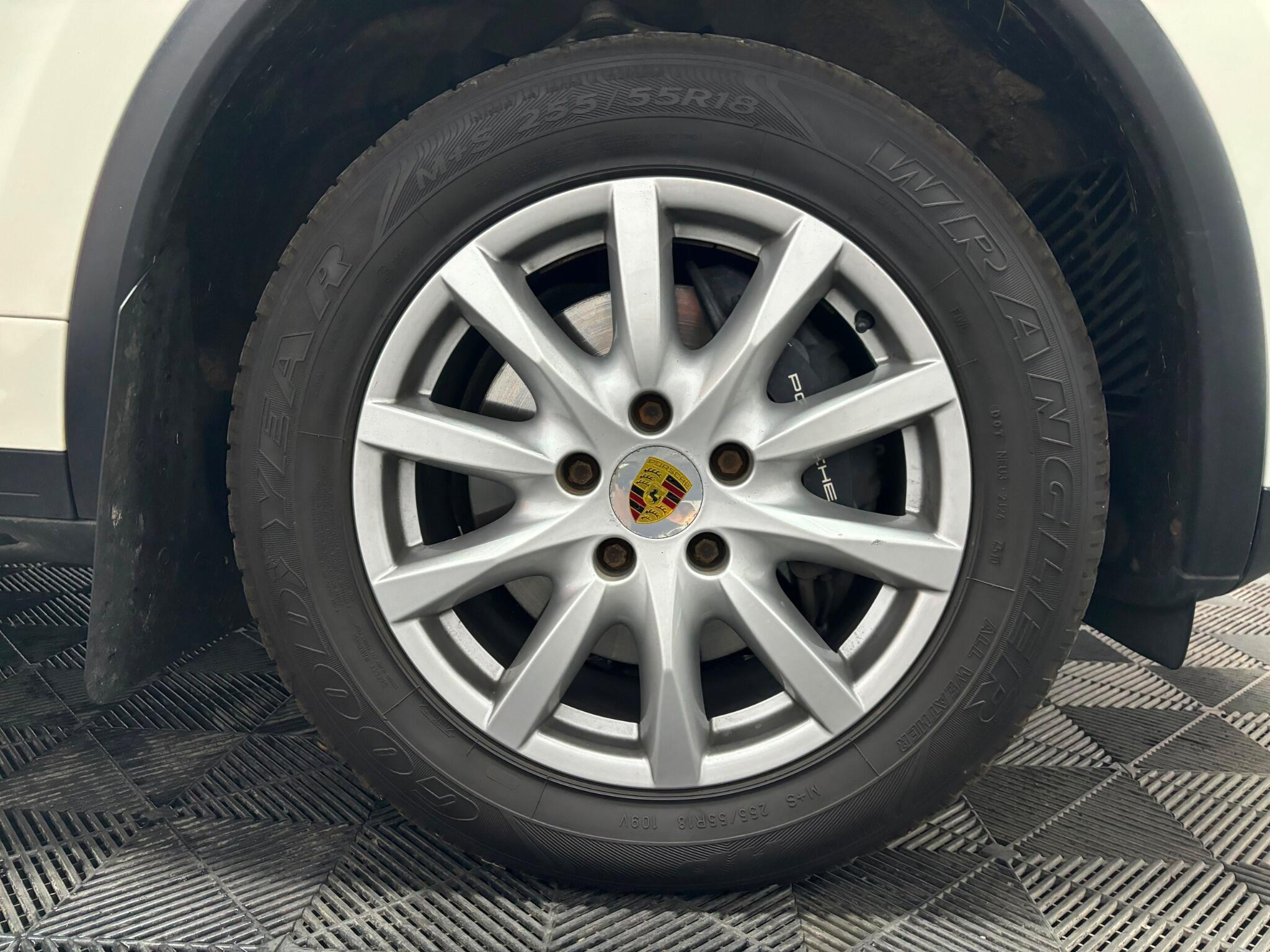 Porsche Cayenne view 29