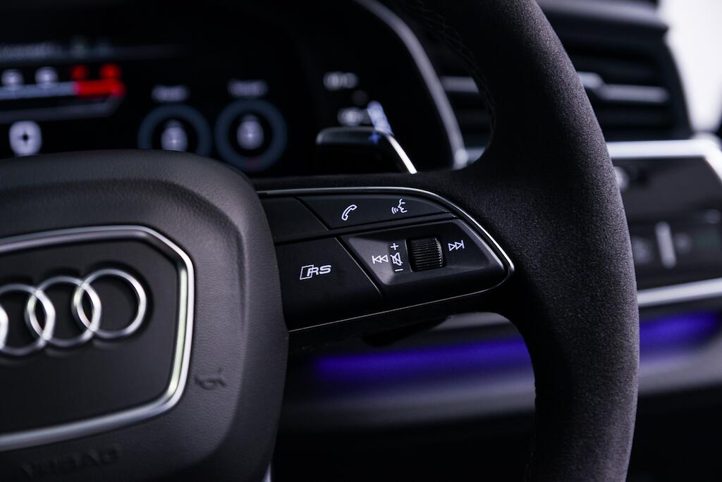 Audi RS Q8 view 34