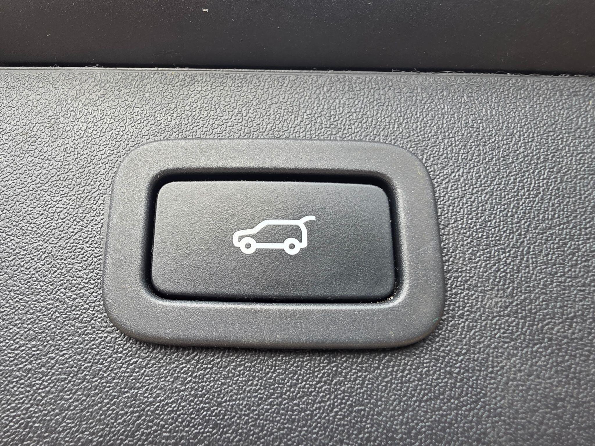 Jaguar XF view 27