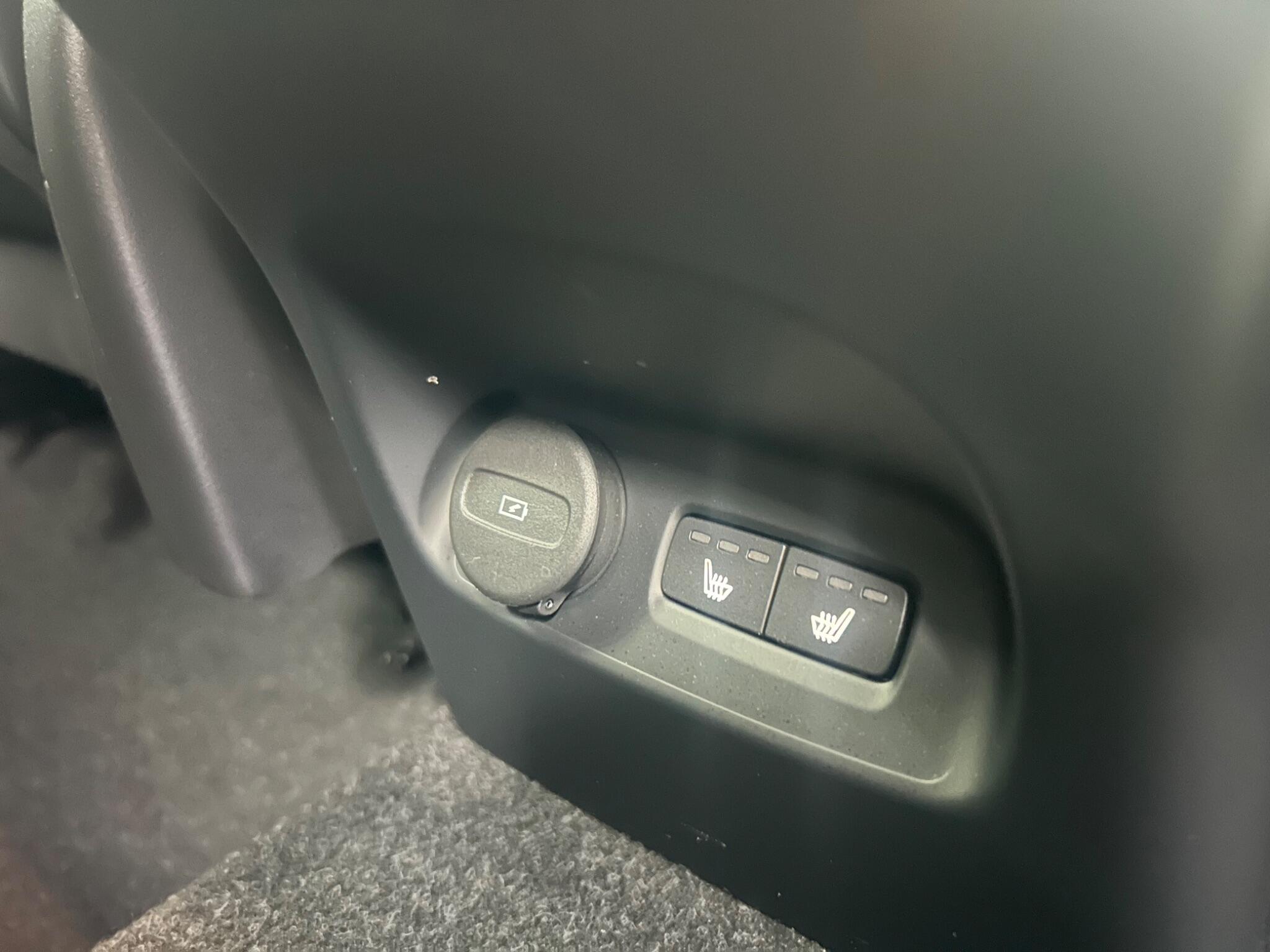 Volvo XC40 view 16