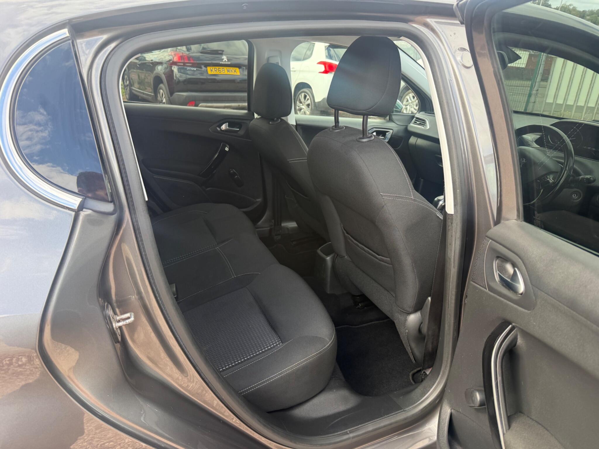 Peugeot 208 view 25