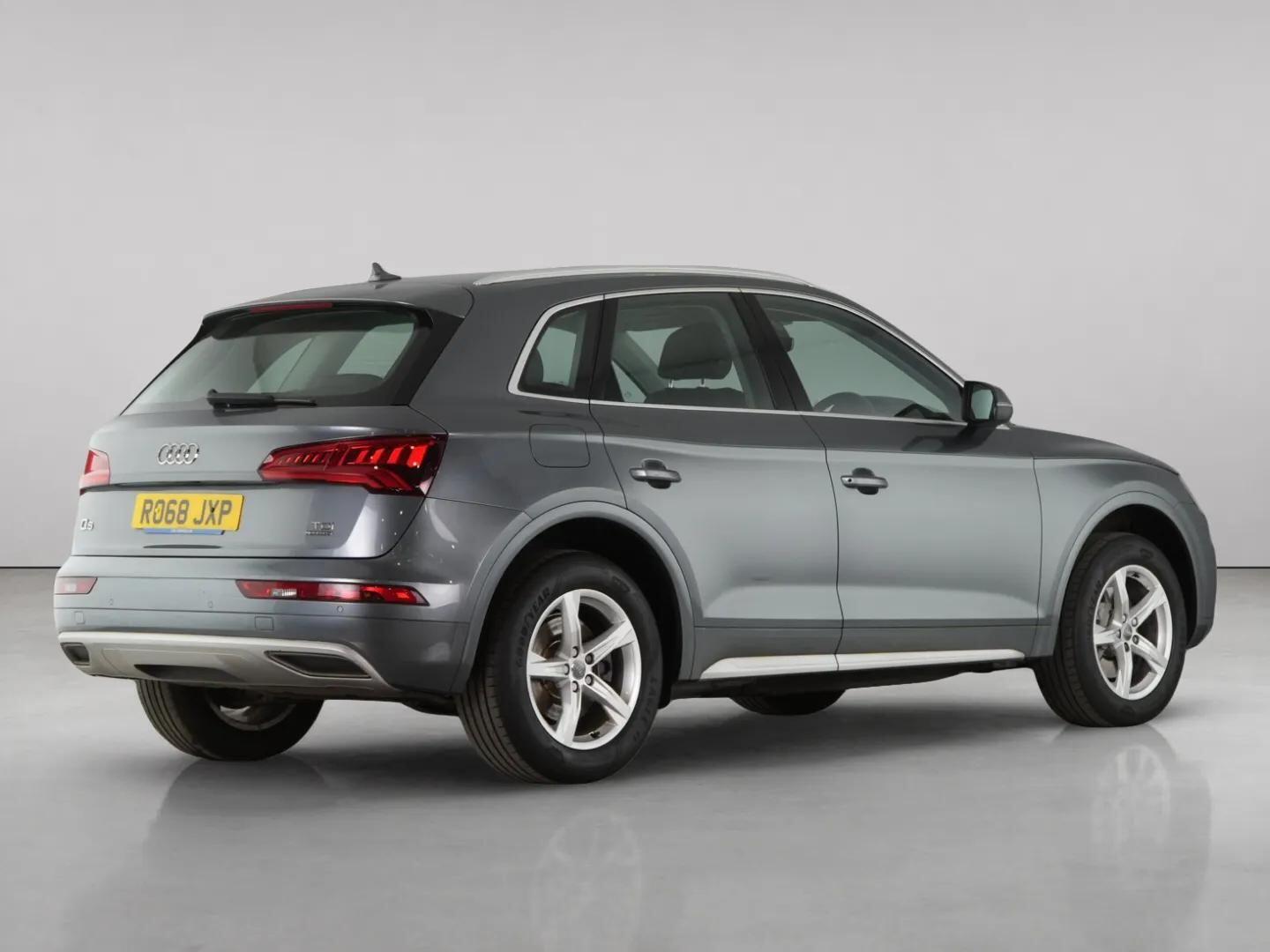 Audi Q5 view 7