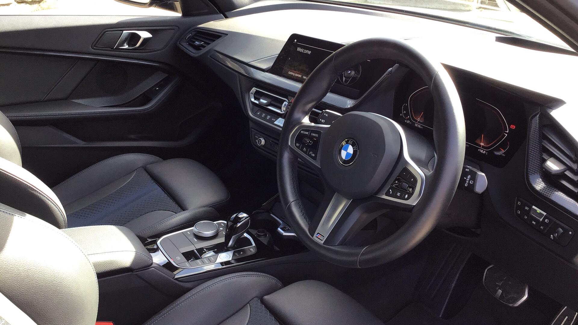 BMW 1 Series view 6
