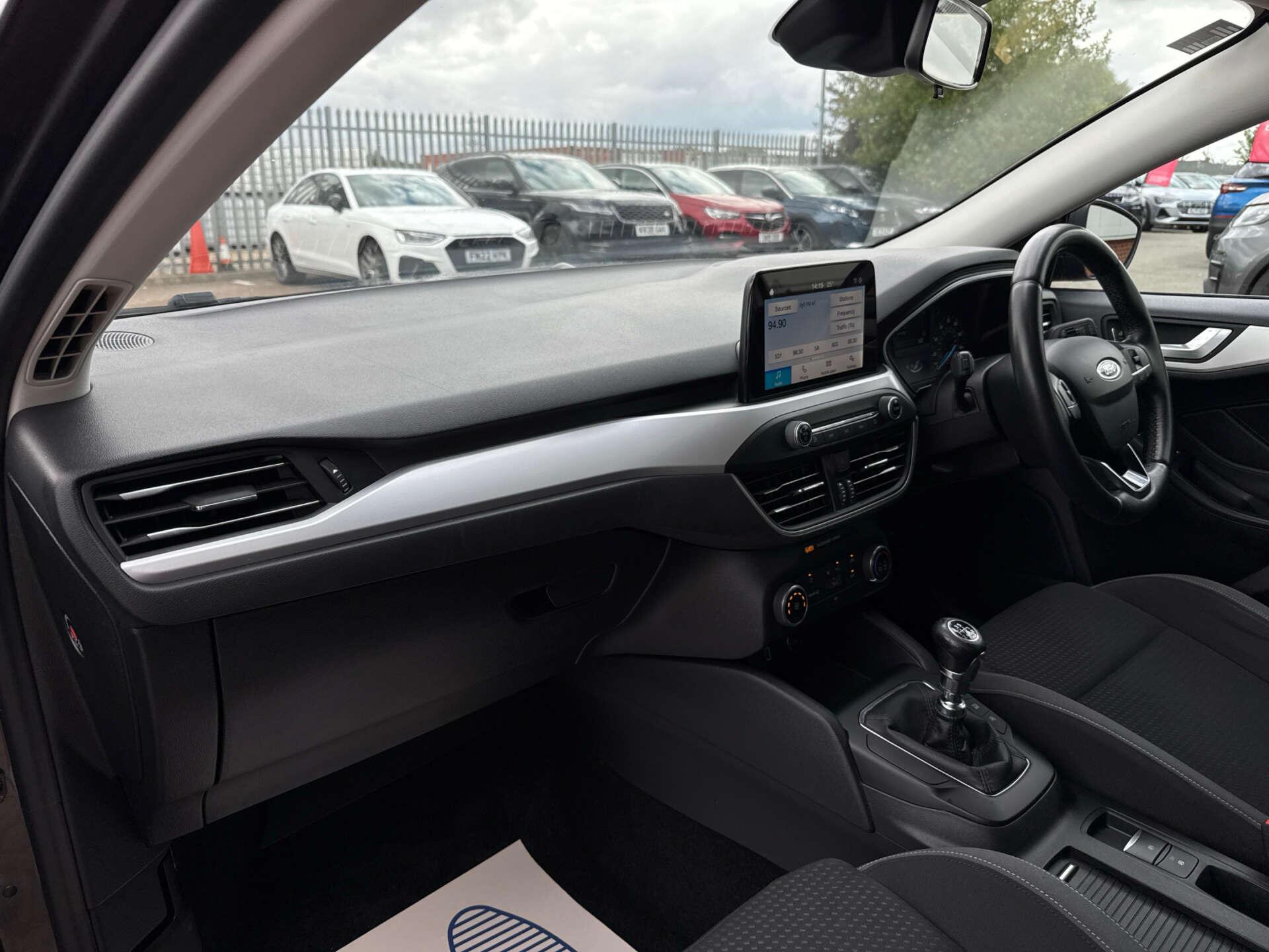 Ford Focus view 48