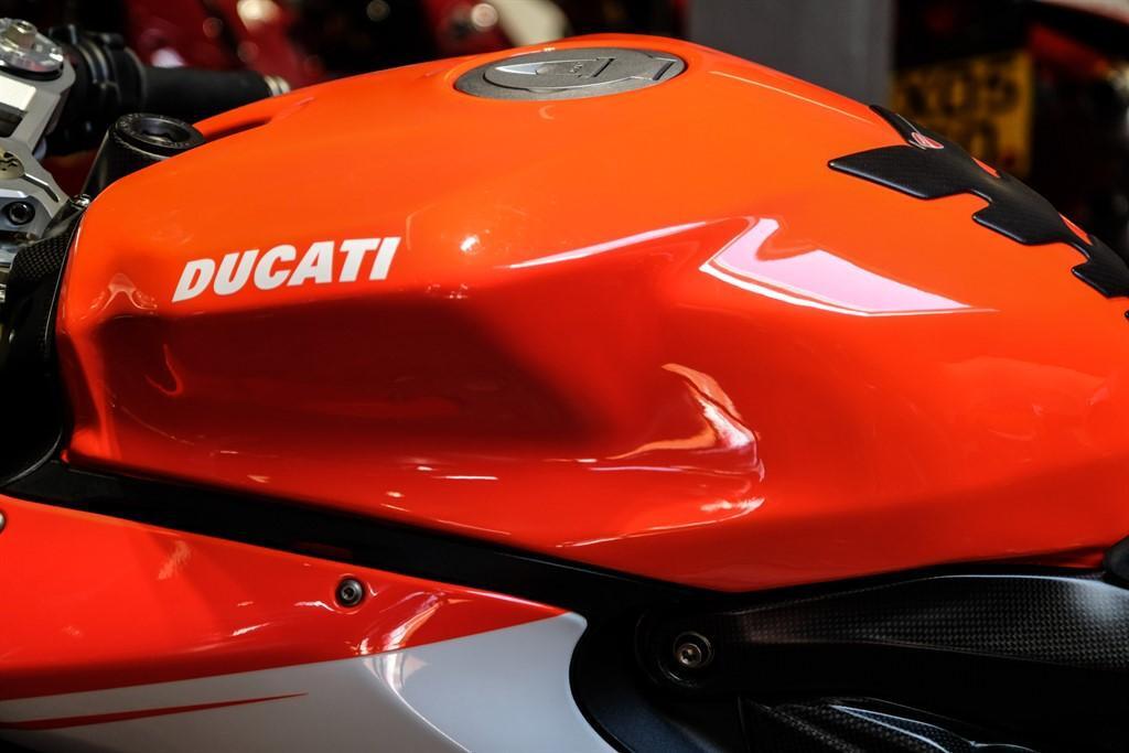 Ducati 1199 Superleggera view 17