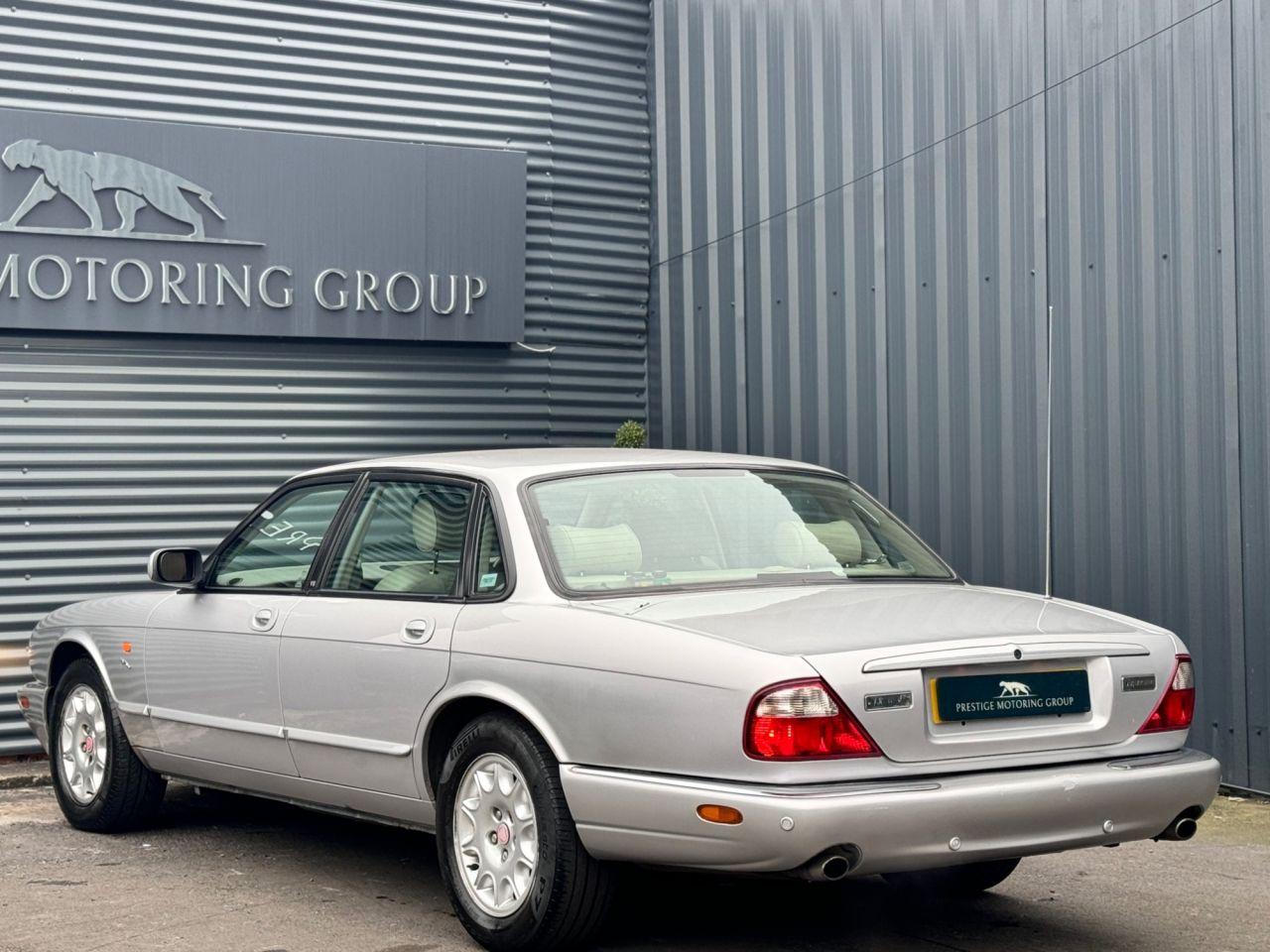 Jaguar XJ view 32