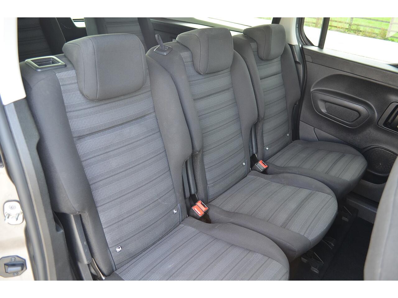 Vauxhall Combo Life view 18