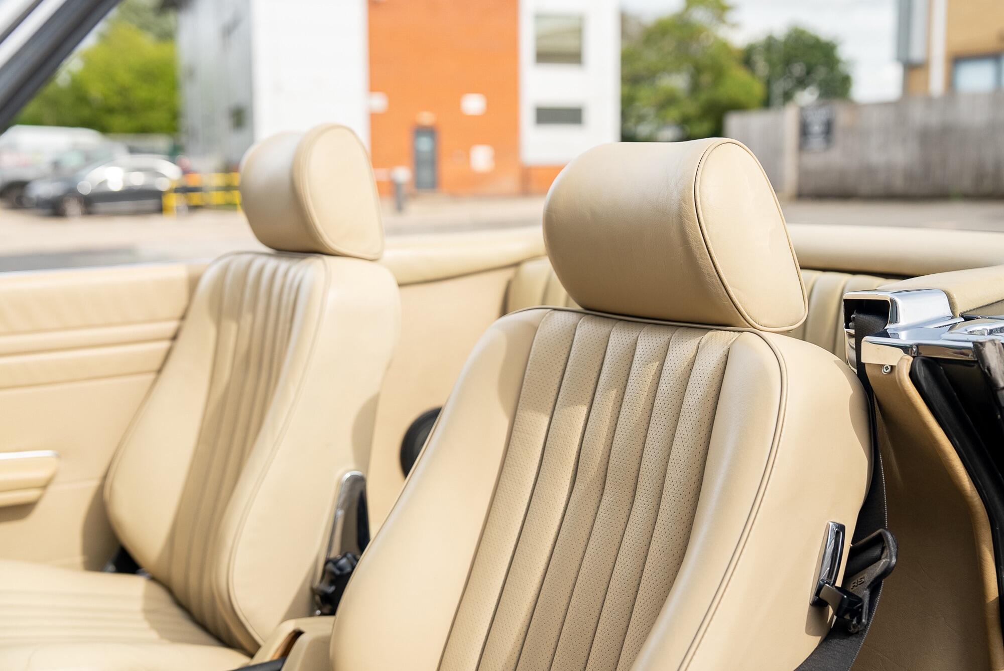 Mercedes-Benz 500 SL view 36