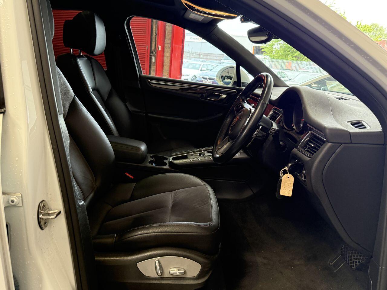 Porsche Macan view 31