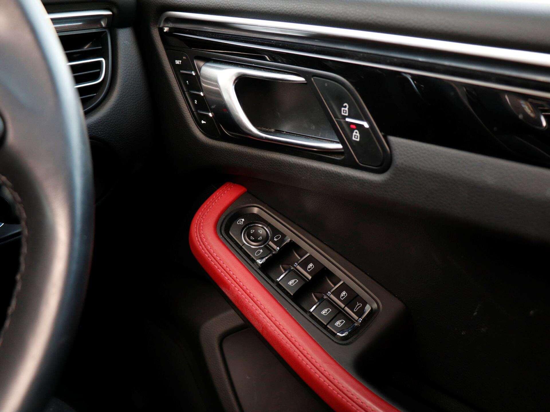 Porsche Macan view 26