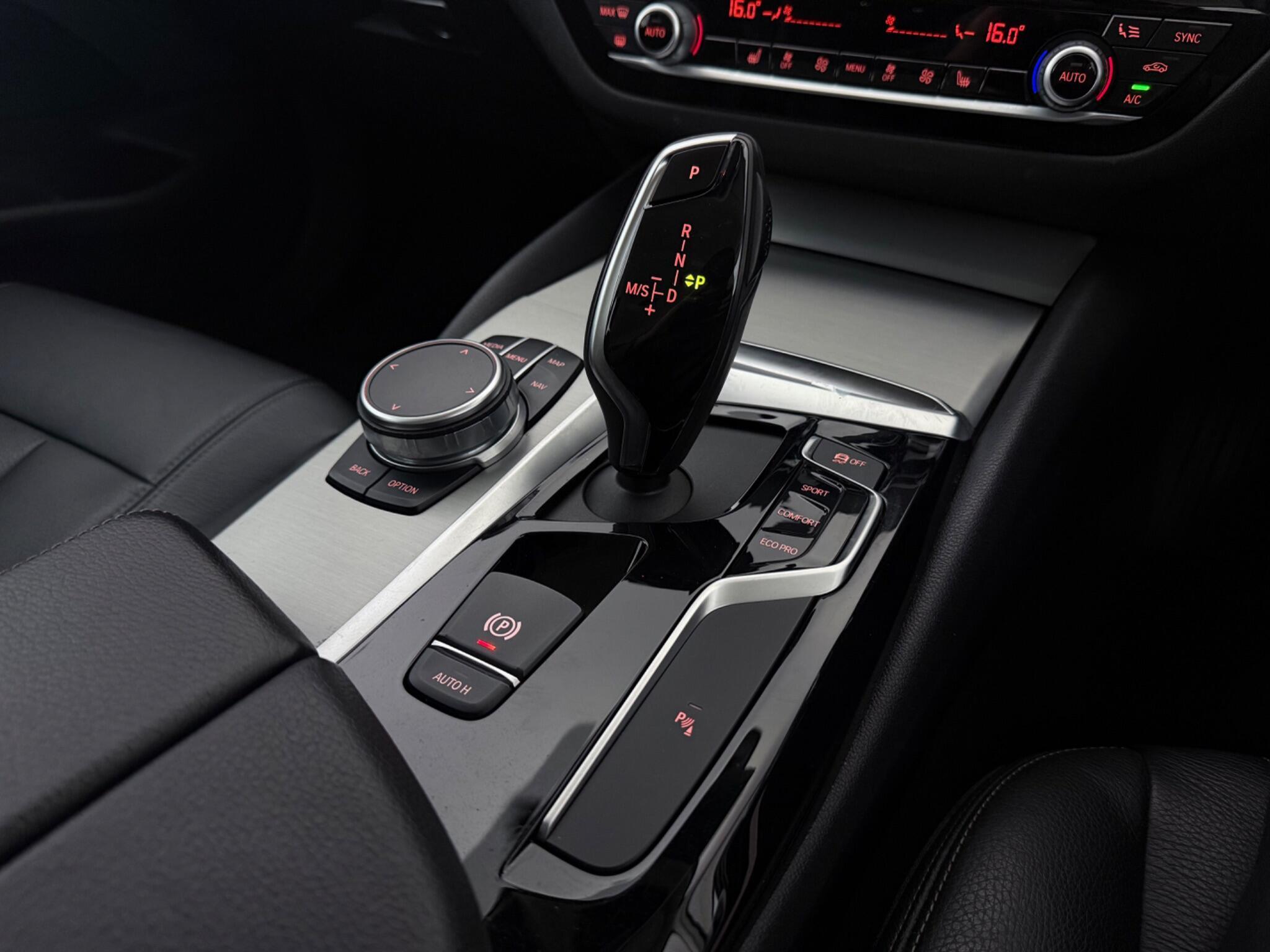 BMW 5 Series view 21