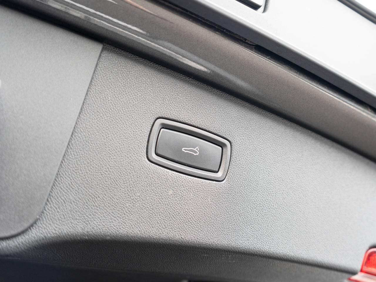 Porsche Cayenne view 36
