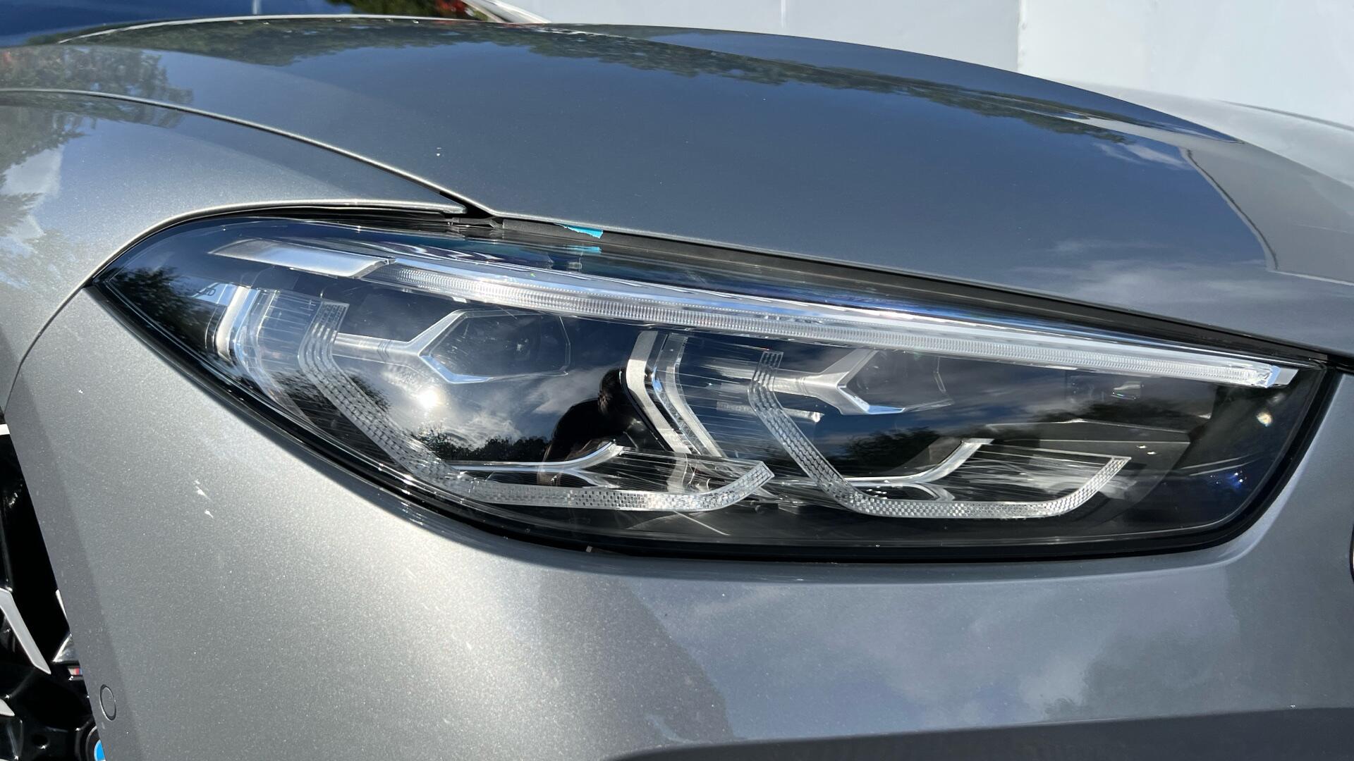 BMW 8 Series view 23