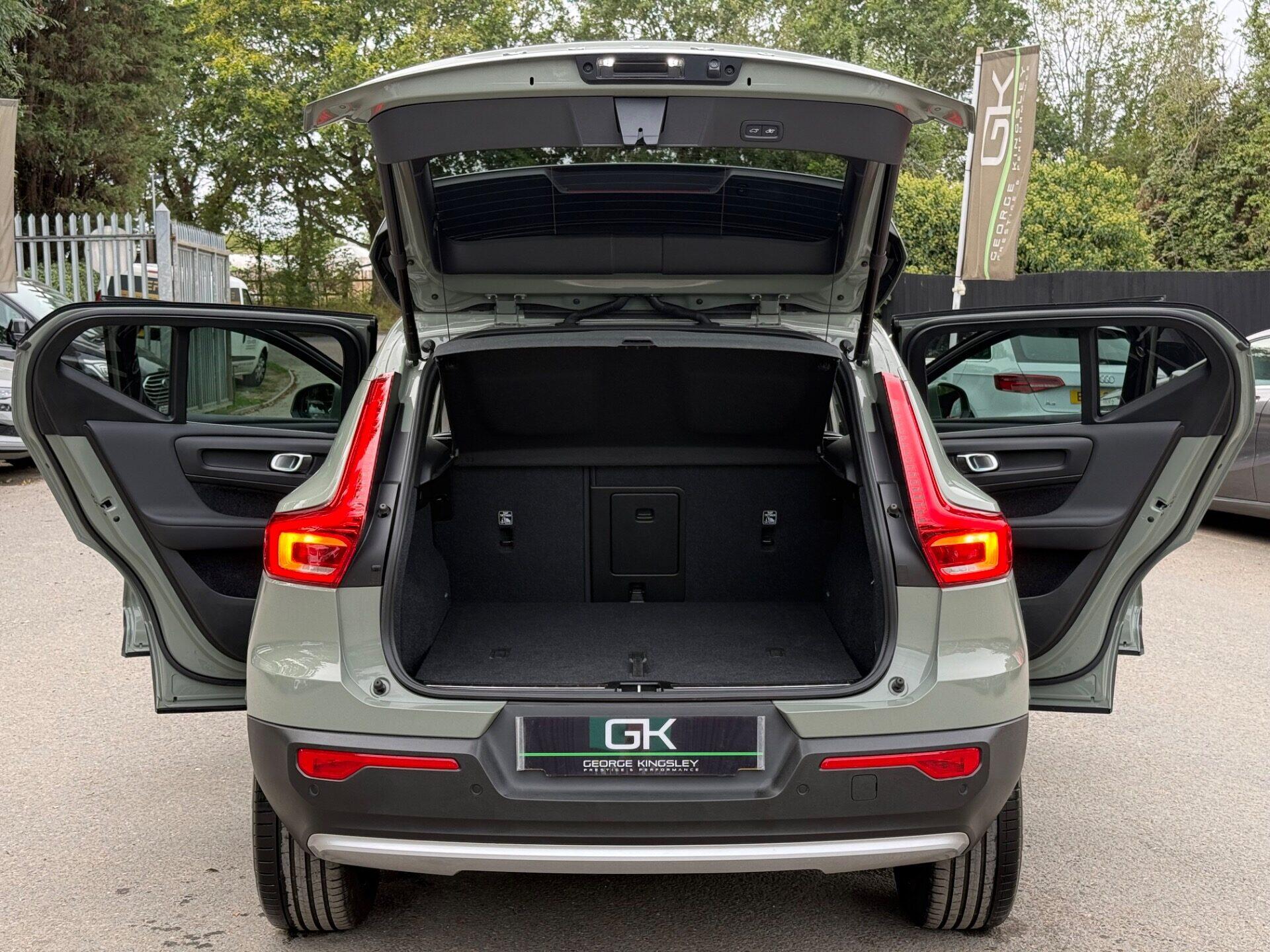 Volvo XC40 view 23