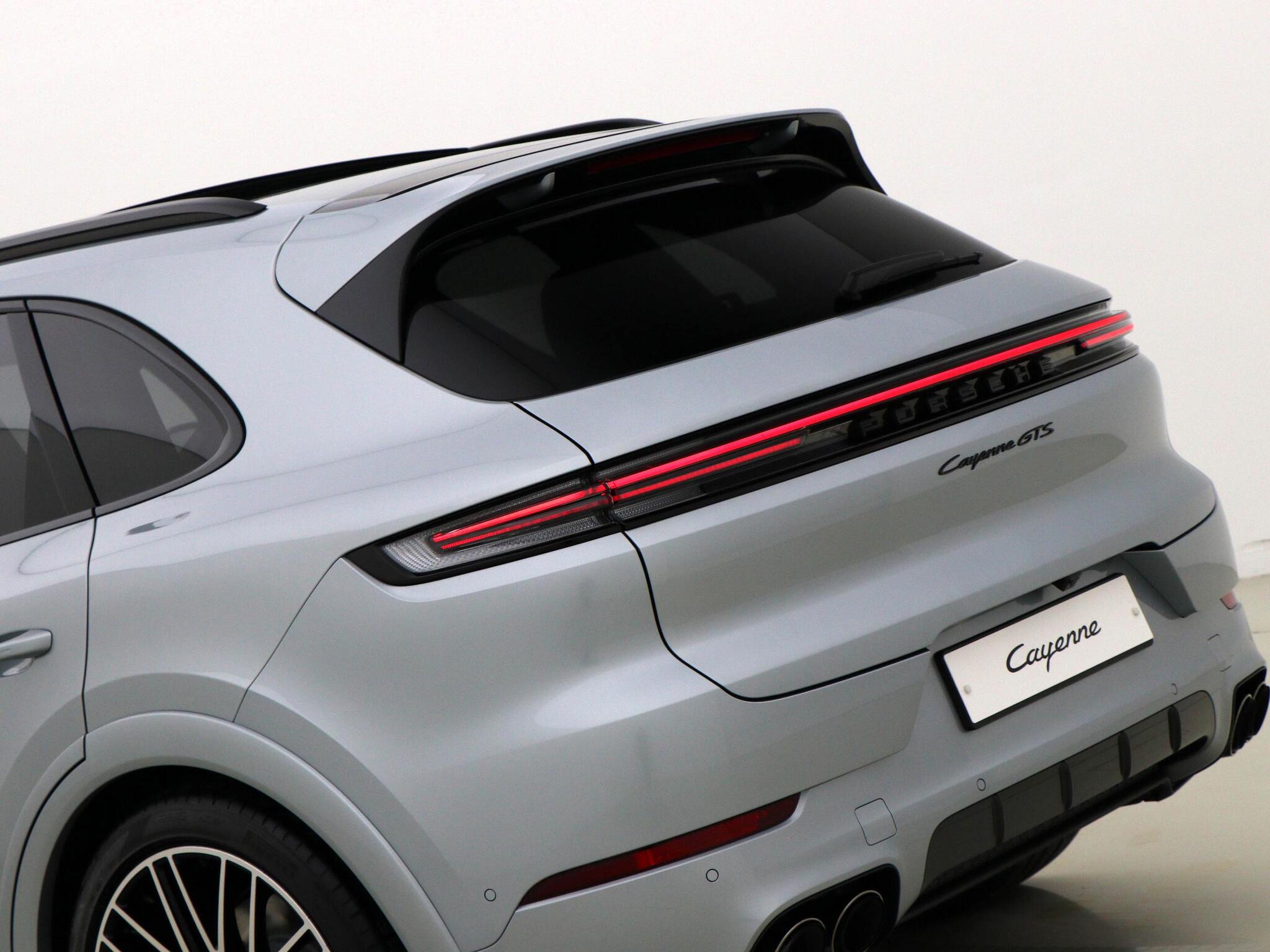 Porsche Cayenne view 11