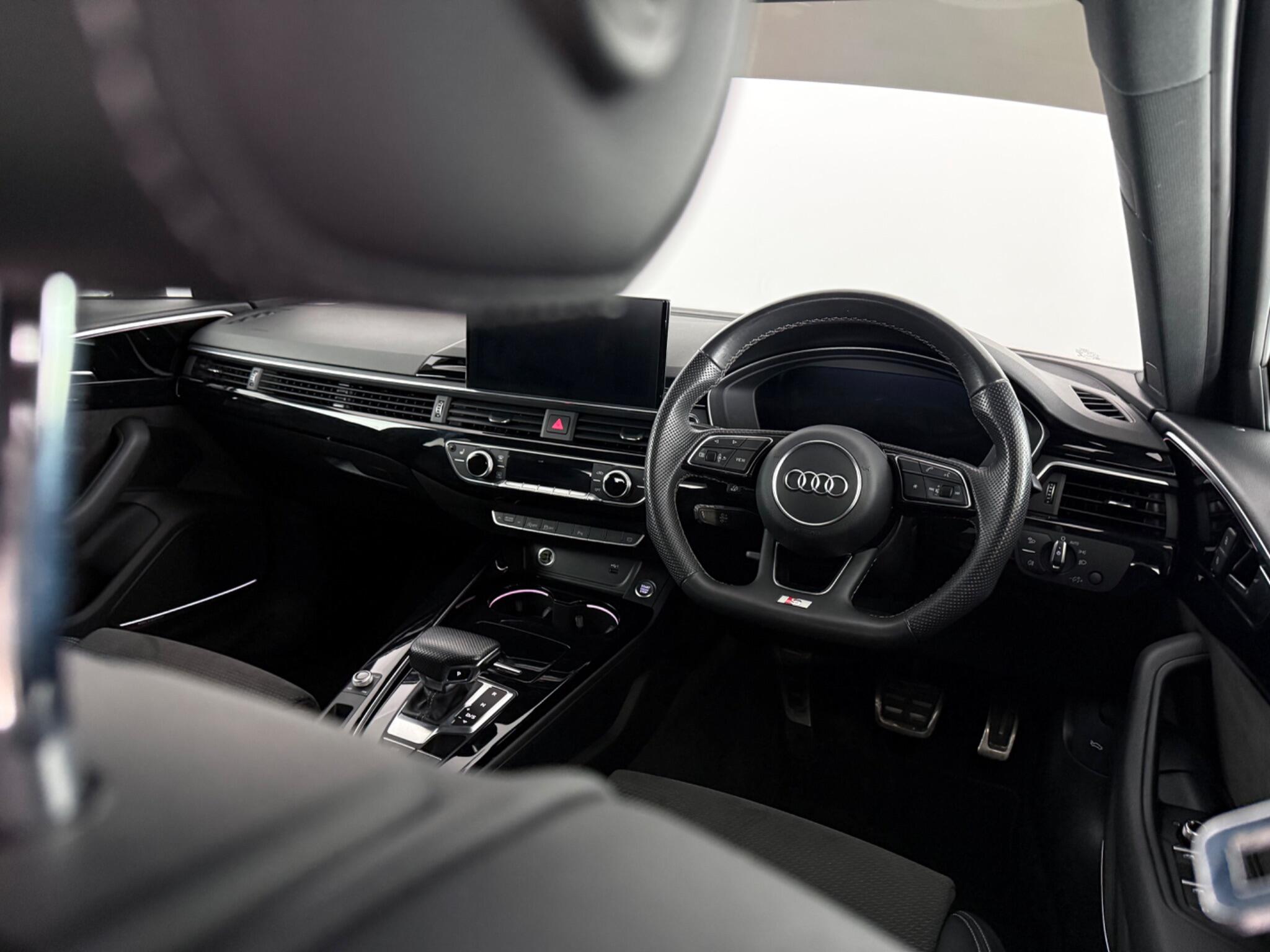 Audi A4 view 13