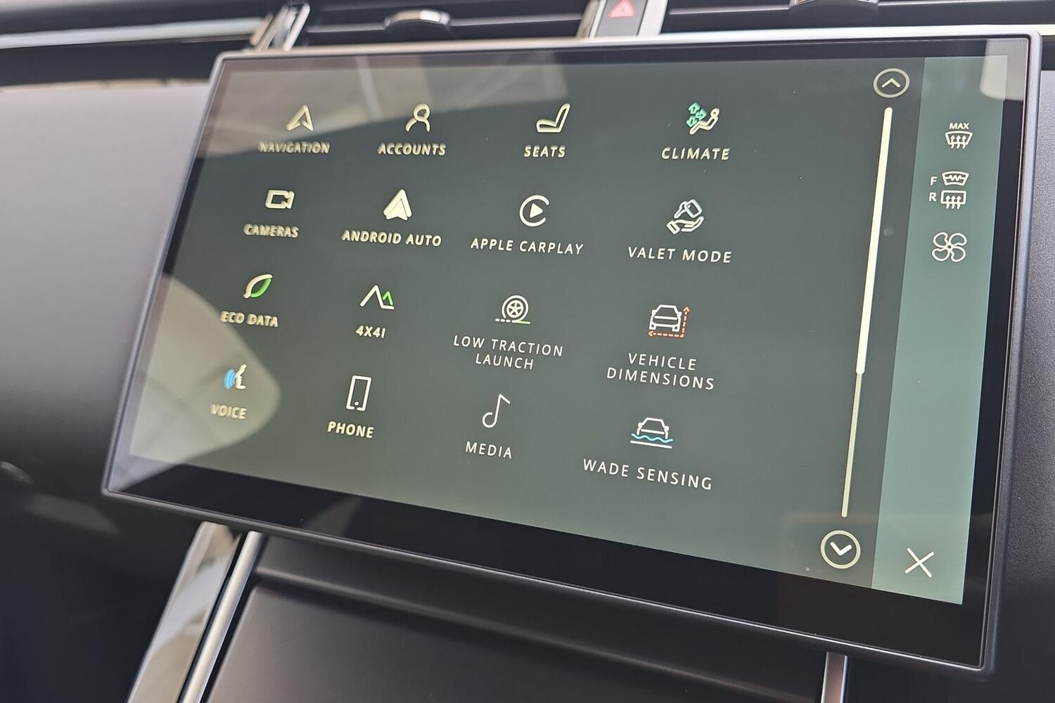Land Rover Range Rover Velar view 39