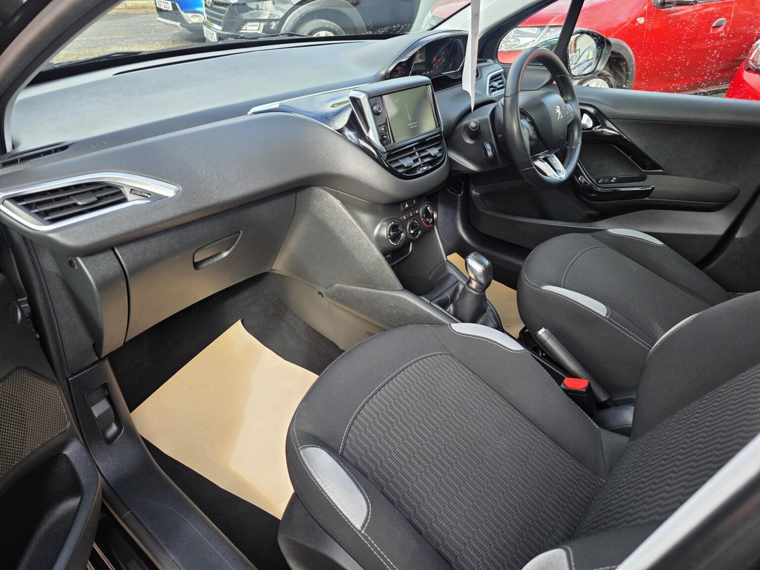 Peugeot 208 view 20