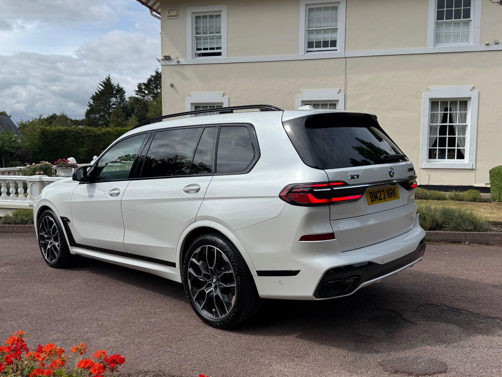 BMW X7 view 11