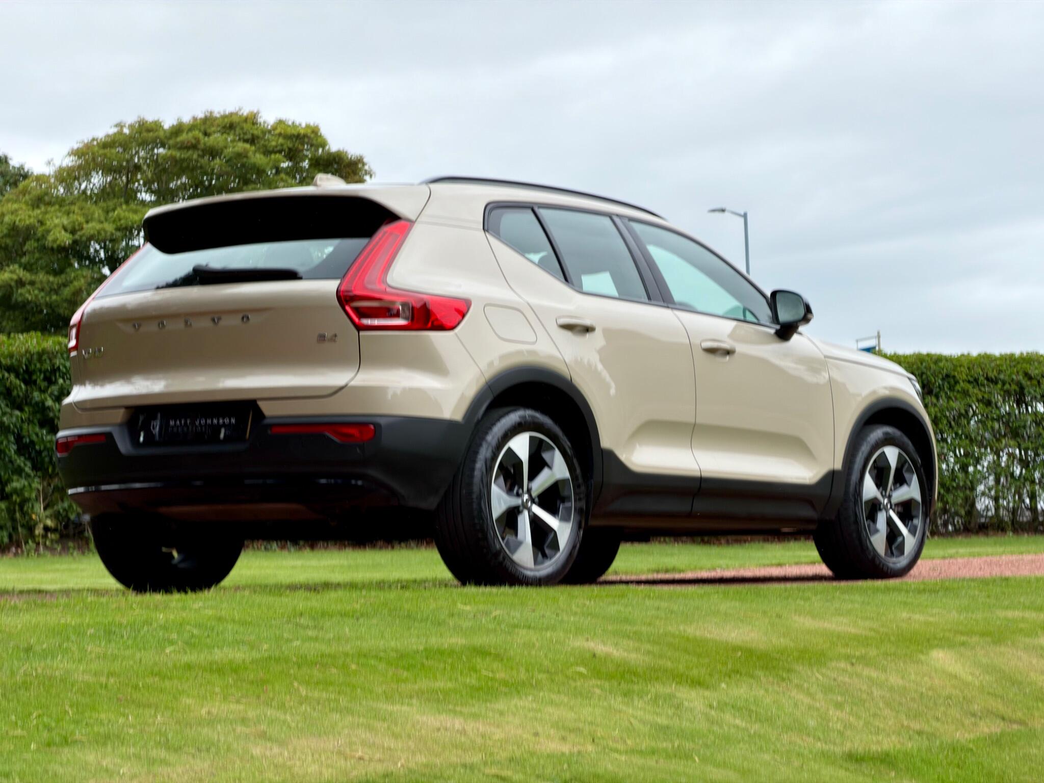 Volvo XC40 view 8