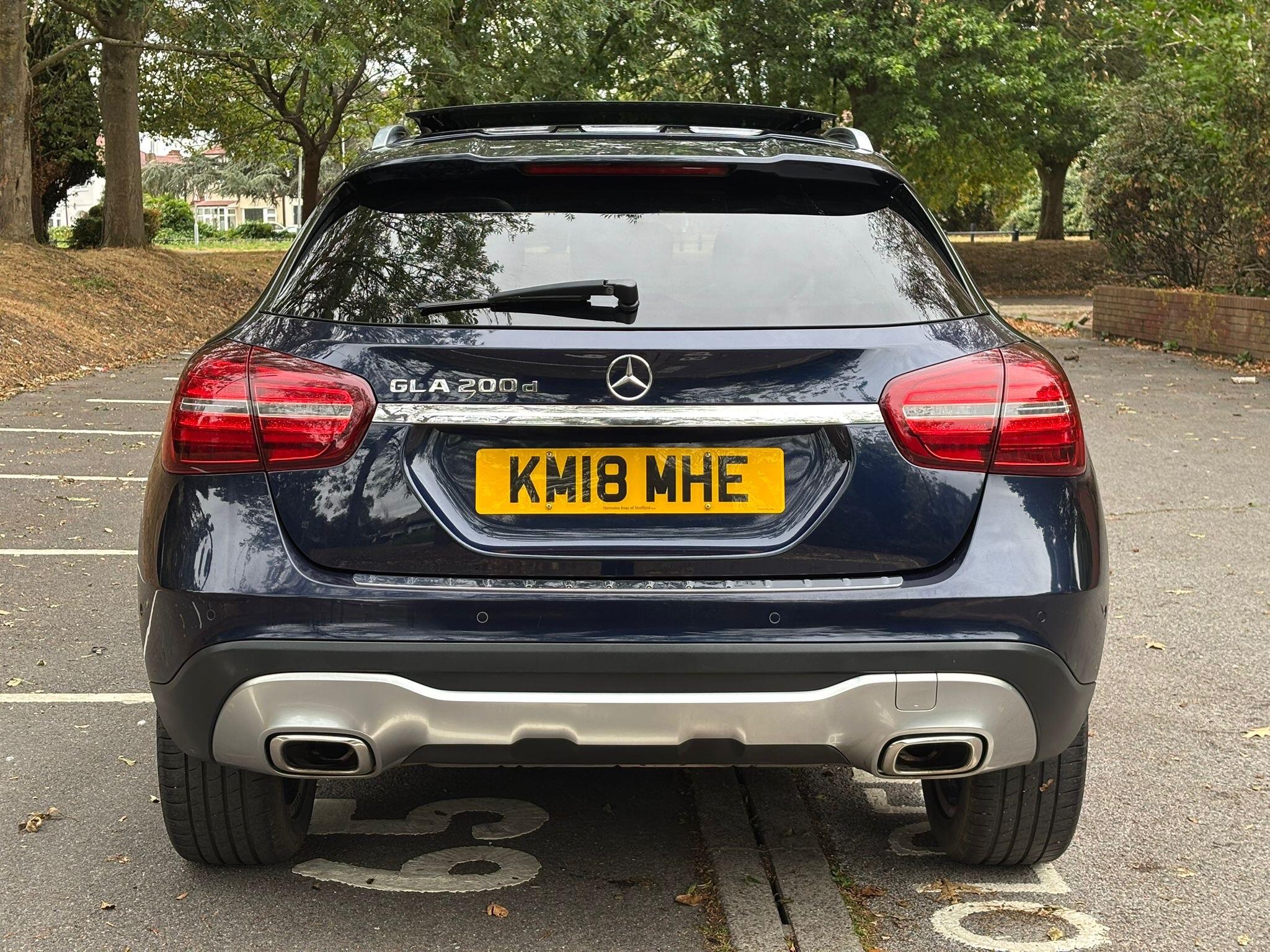 Mercedes-Benz GLA view 5