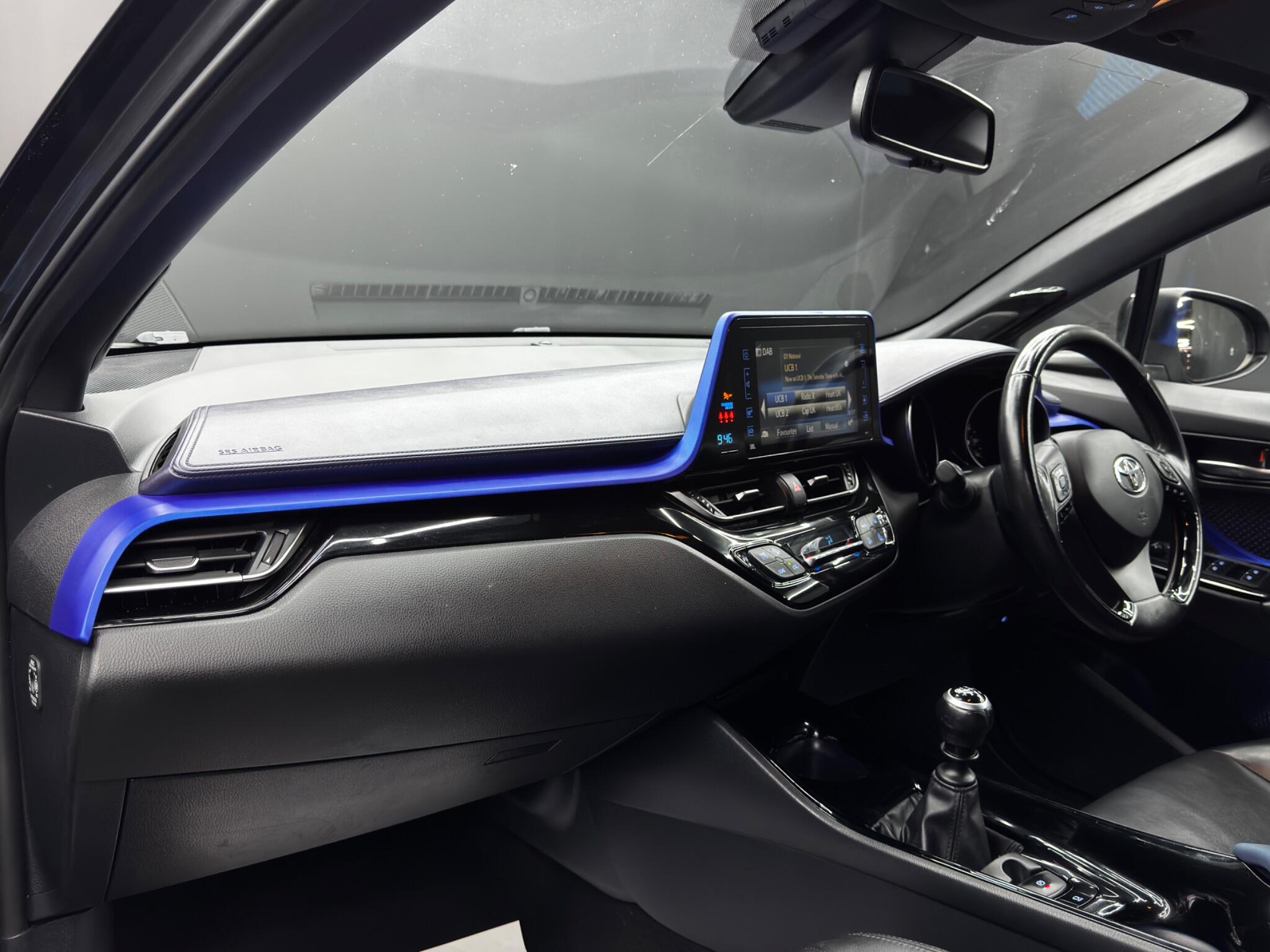 Toyota C-HR view 11