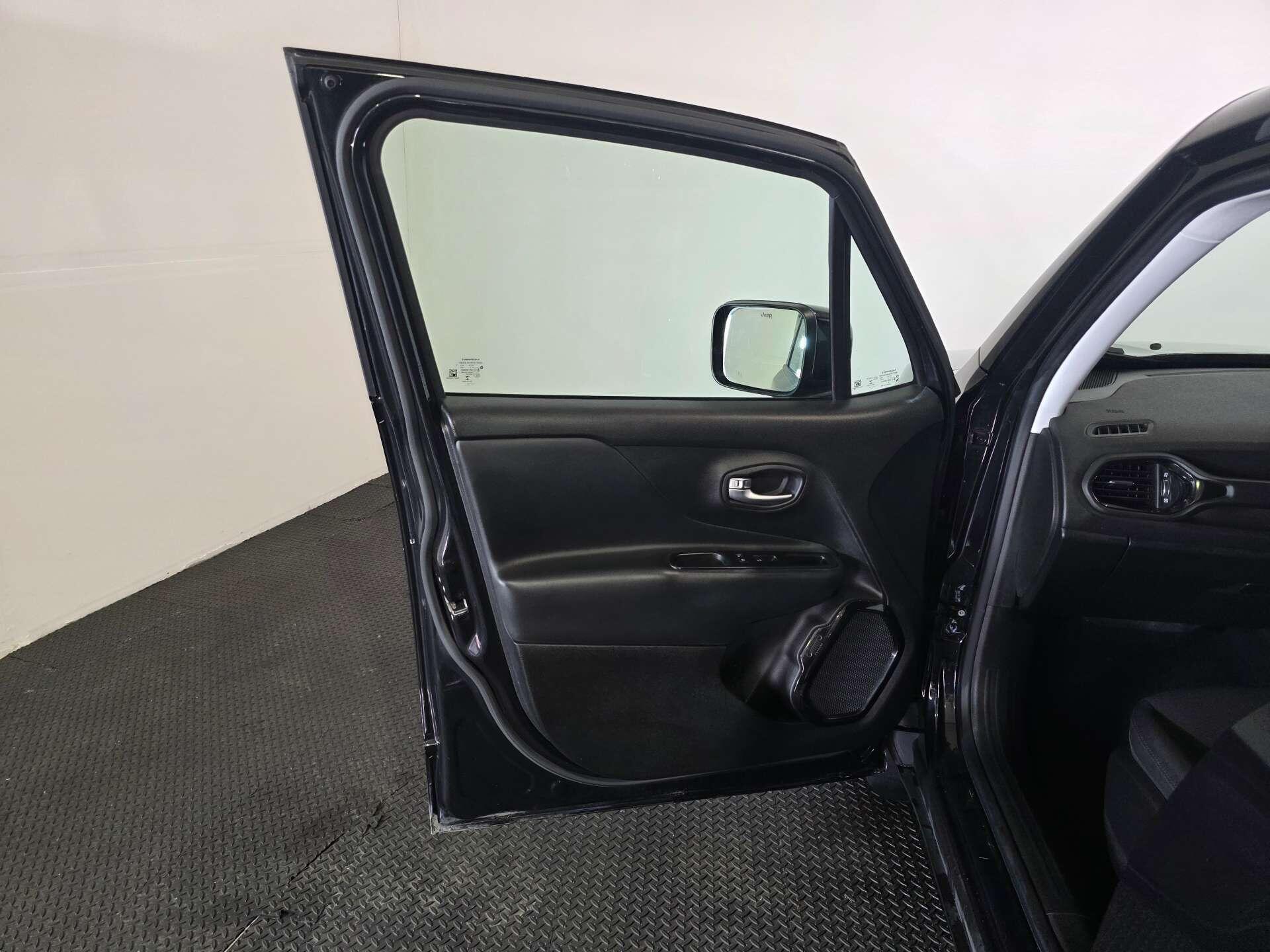 Jeep Renegade view 44